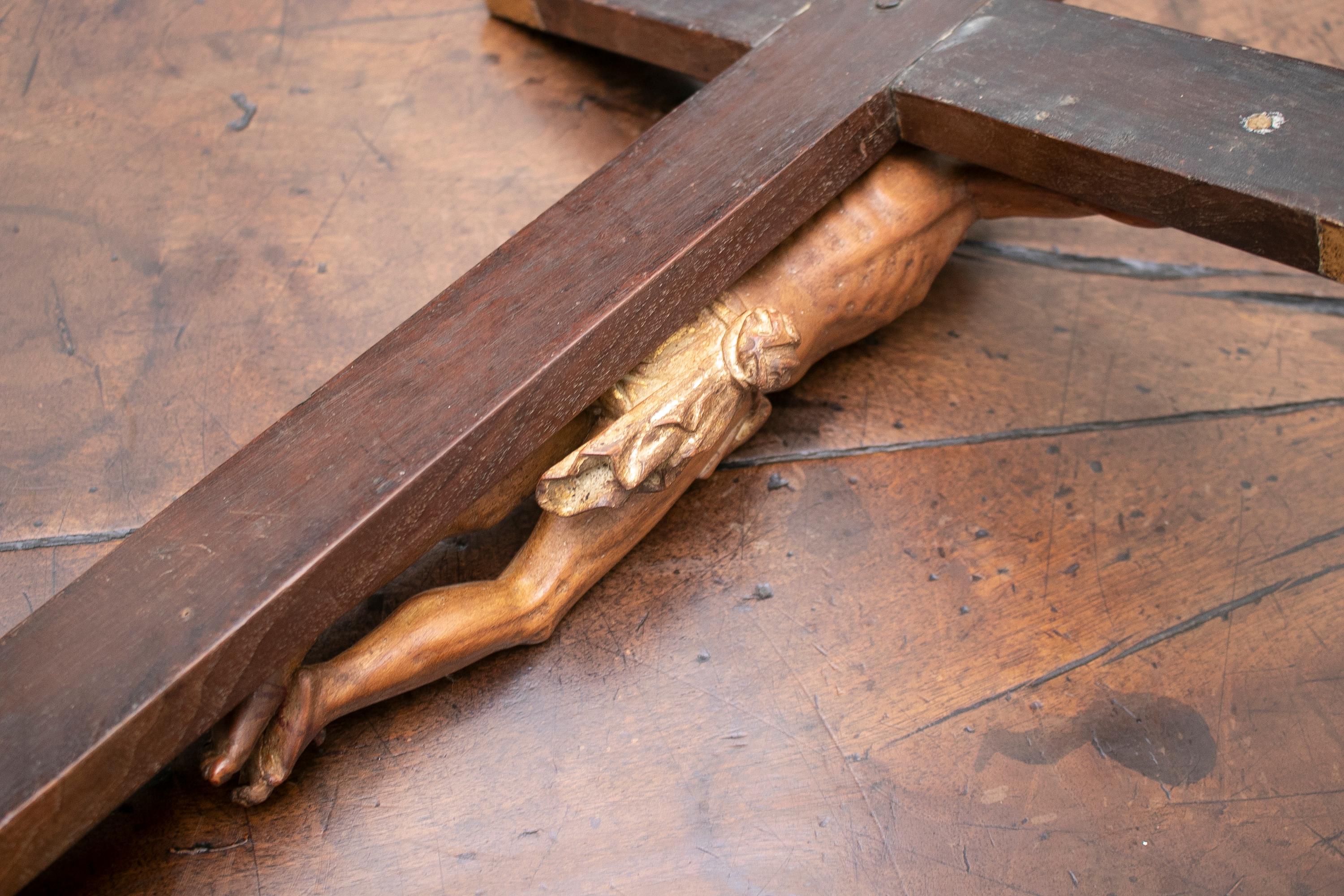 Christ en croix en bois de buis espagnol du 17ème siècle en vente 4