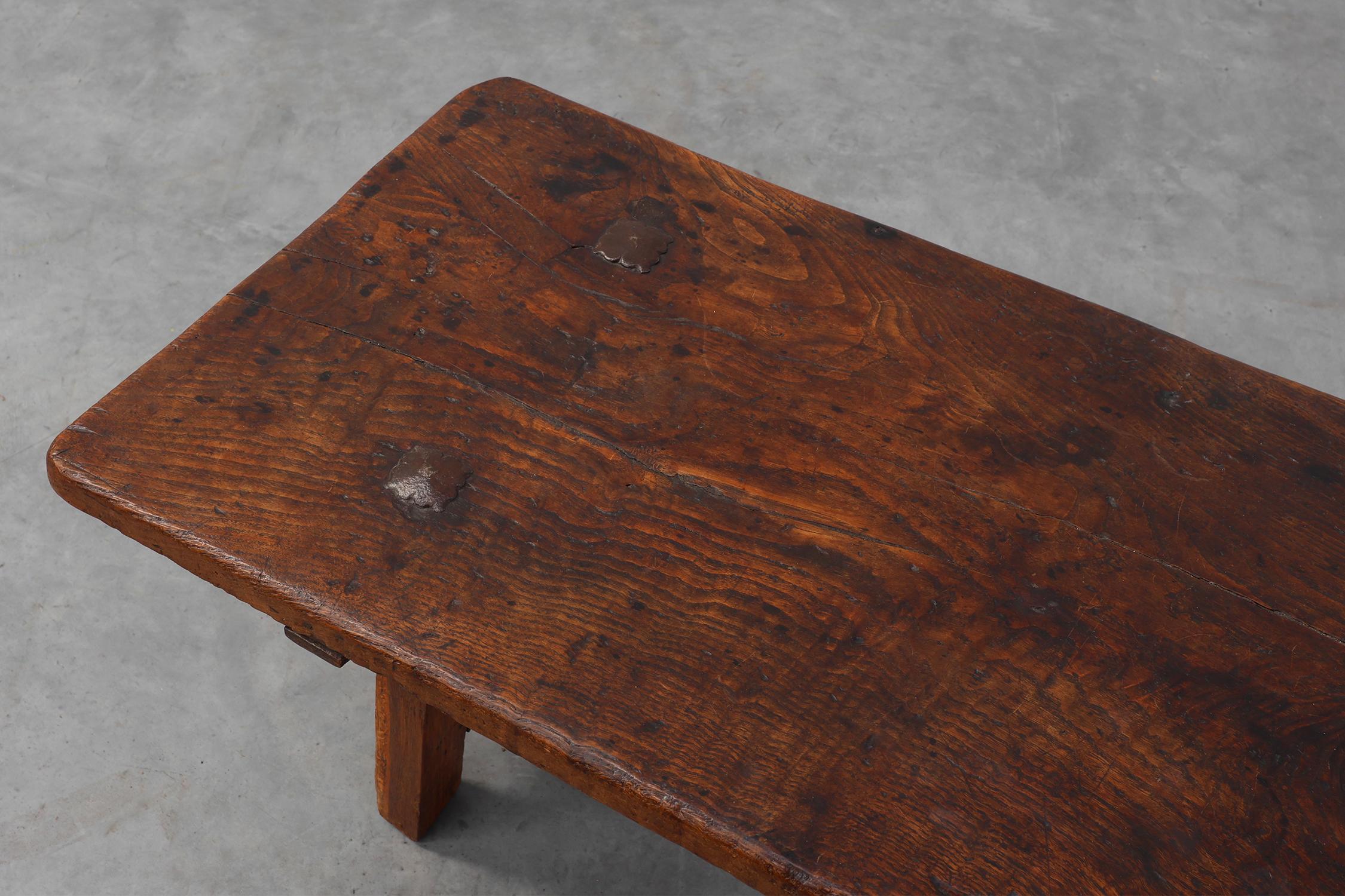 Mesa de centro Brutalista Española del Siglo XVII en madera y hierro forjado en Bueno estado para la venta en Meulebeke, BE