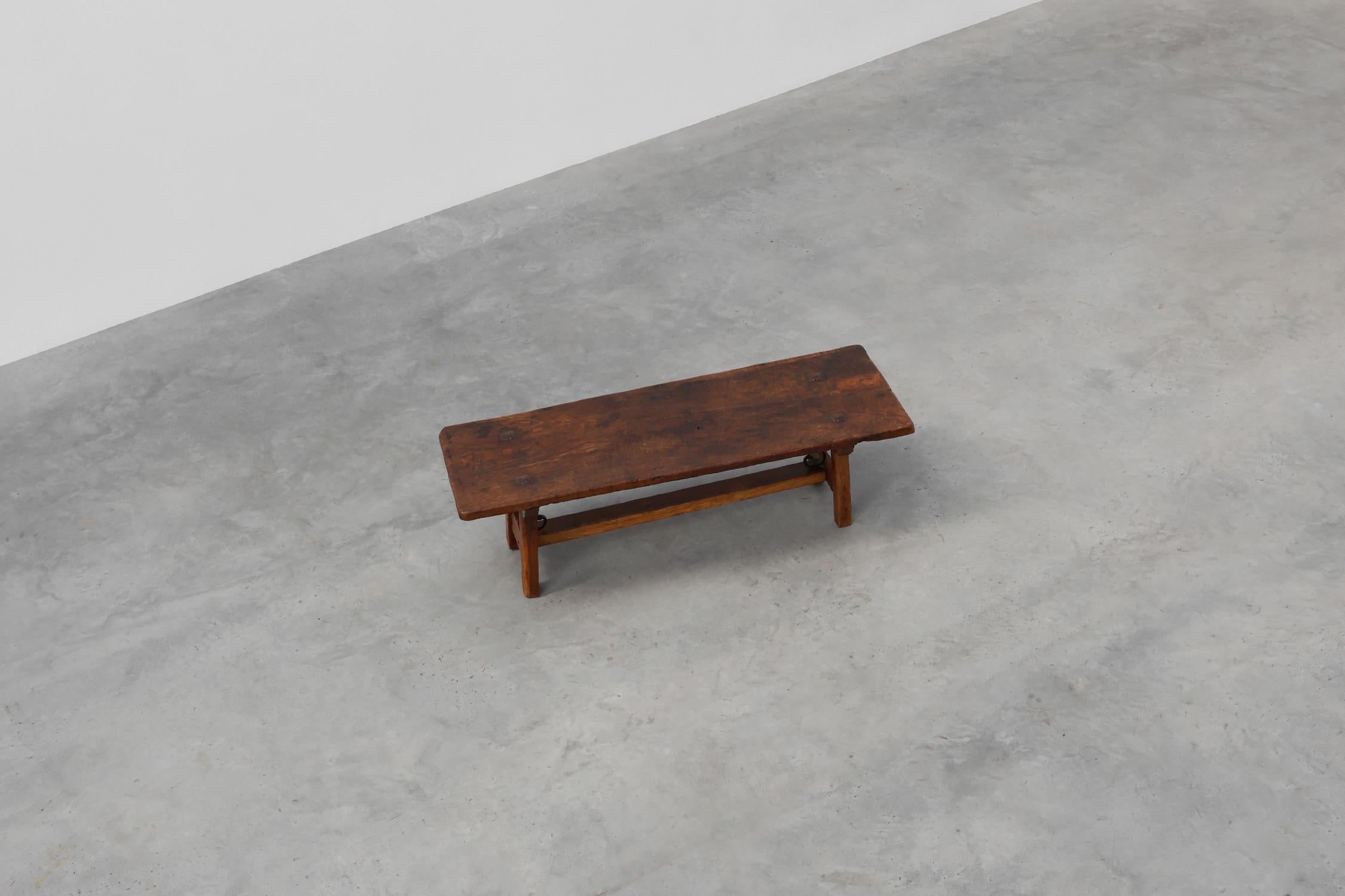 Mesa de centro Brutalista Española del Siglo XVII en madera y hierro forjado en venta 1