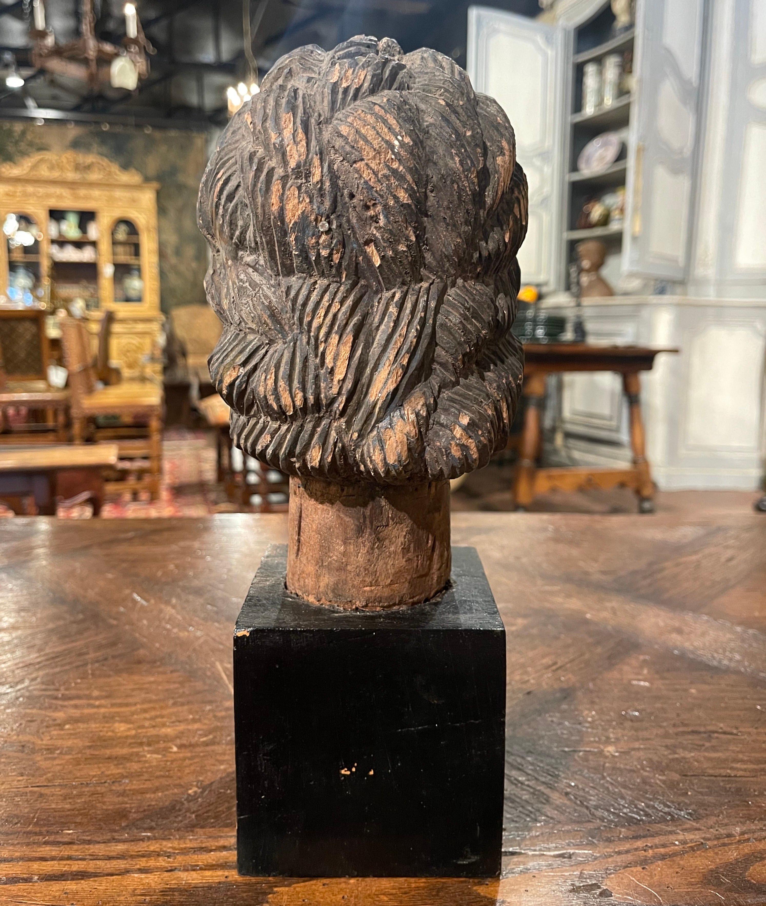 Busto de Cristo español del siglo XVII tallado, policromado y pintado, sobre peana en venta 3