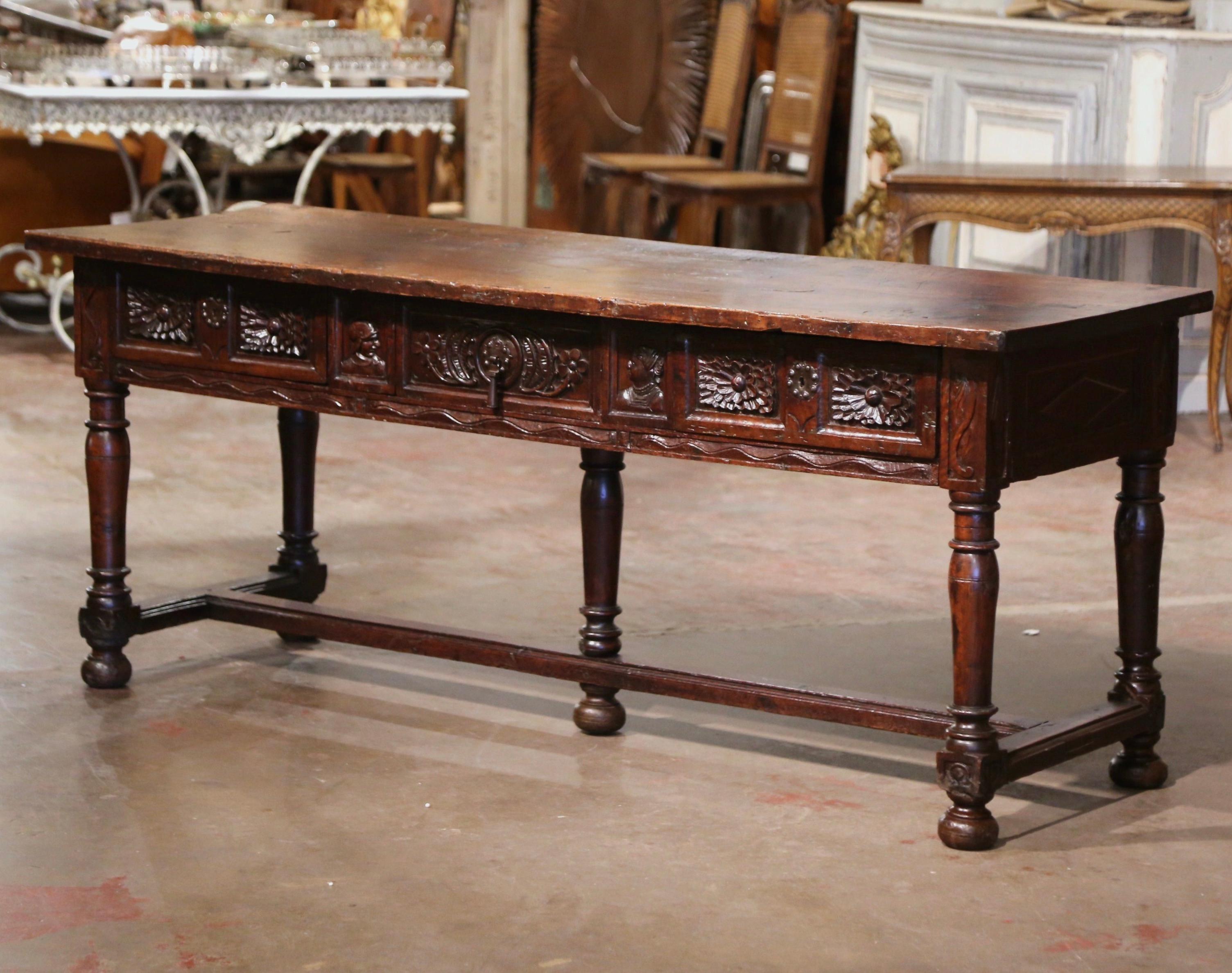 17th Century Spanish Carved Walnut Five-Leg Single Plank Top Console Table  For Sale 1