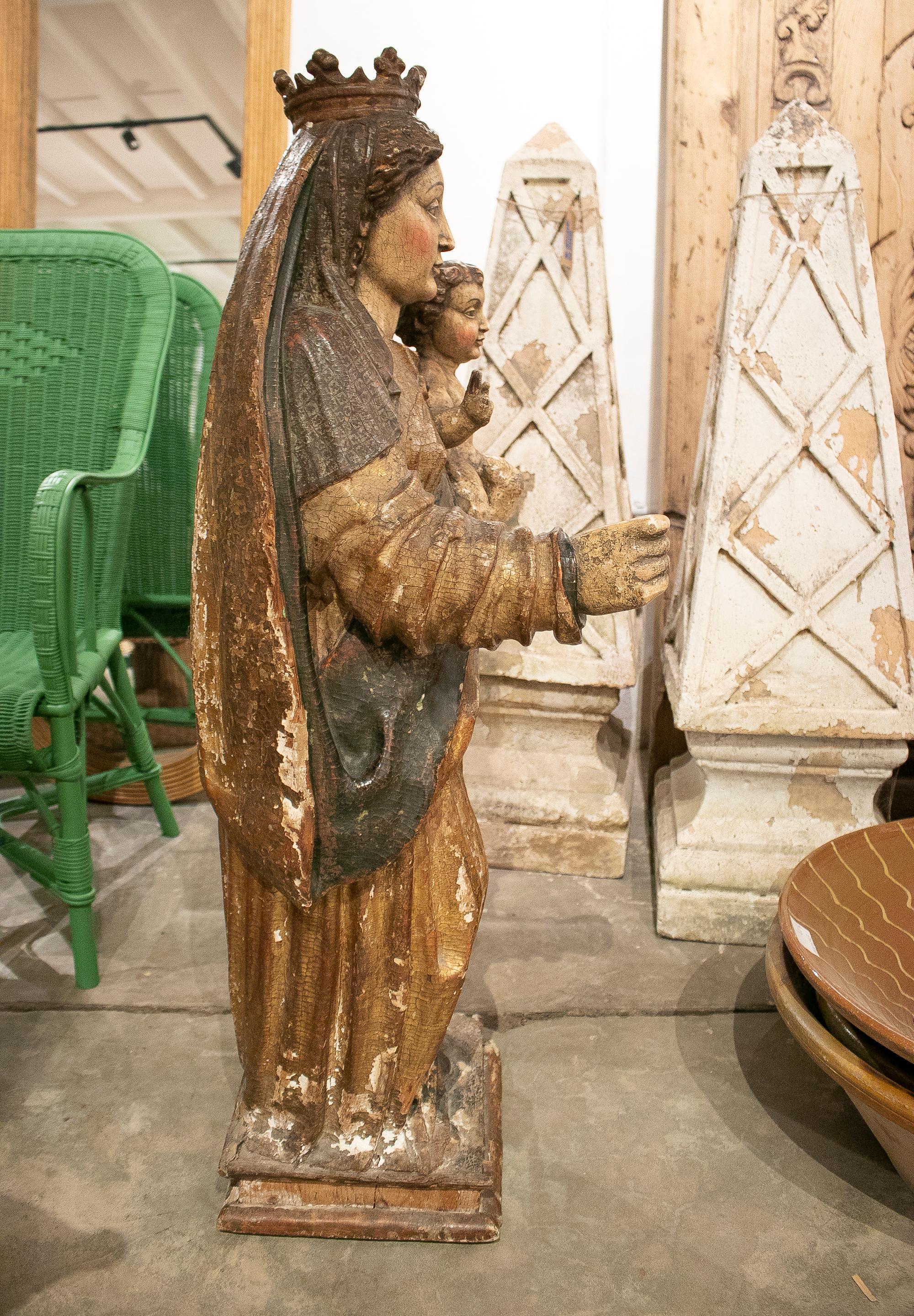 17th Century Spanish Castilian School Painted Virgin w/ Child Wooden Sculpture  In Good Condition For Sale In Marbella, ES