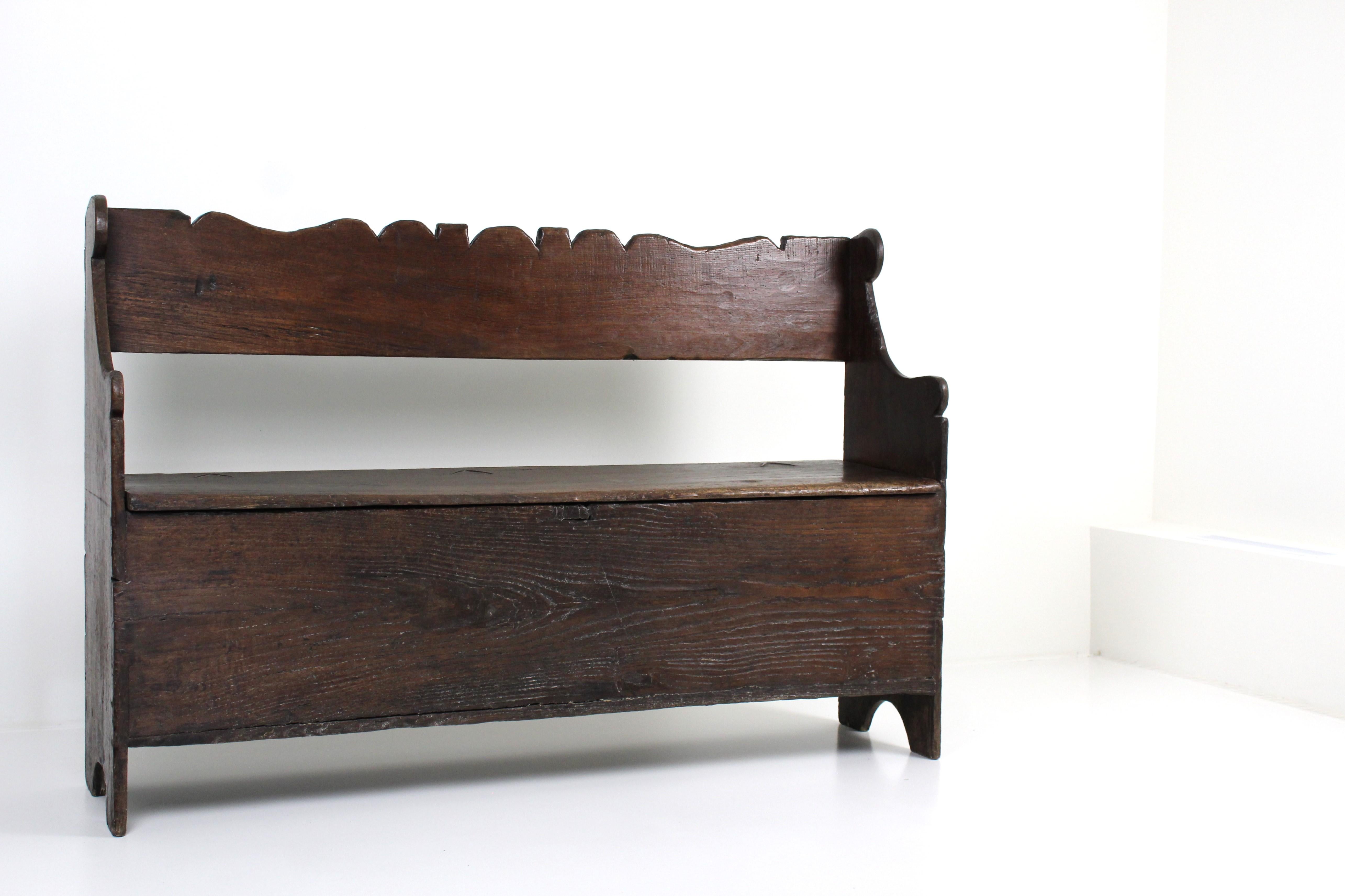 Banc catalan espagnol du 17e siècle en vente 4