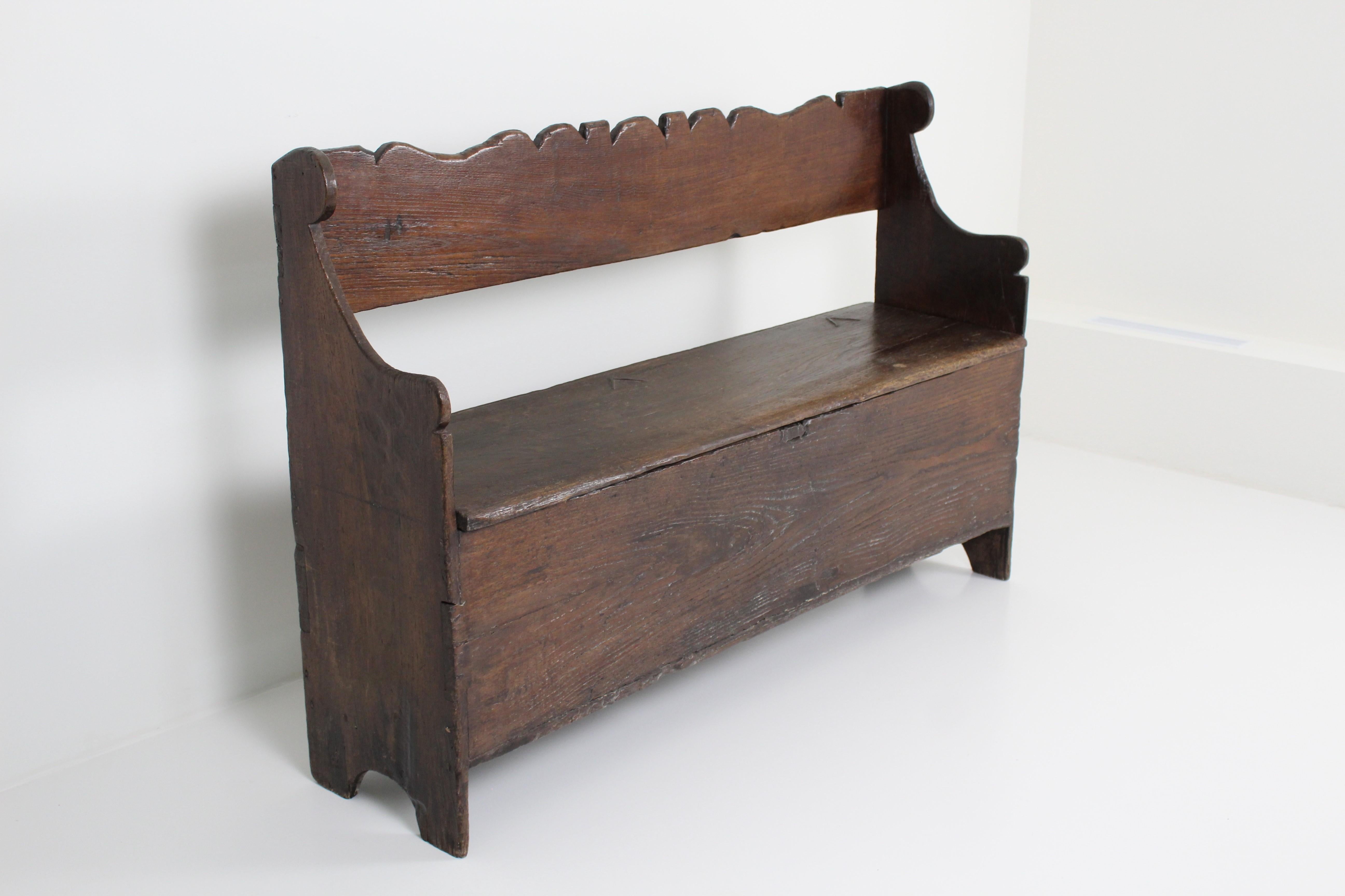 Banc catalan espagnol du 17e siècle en vente 6