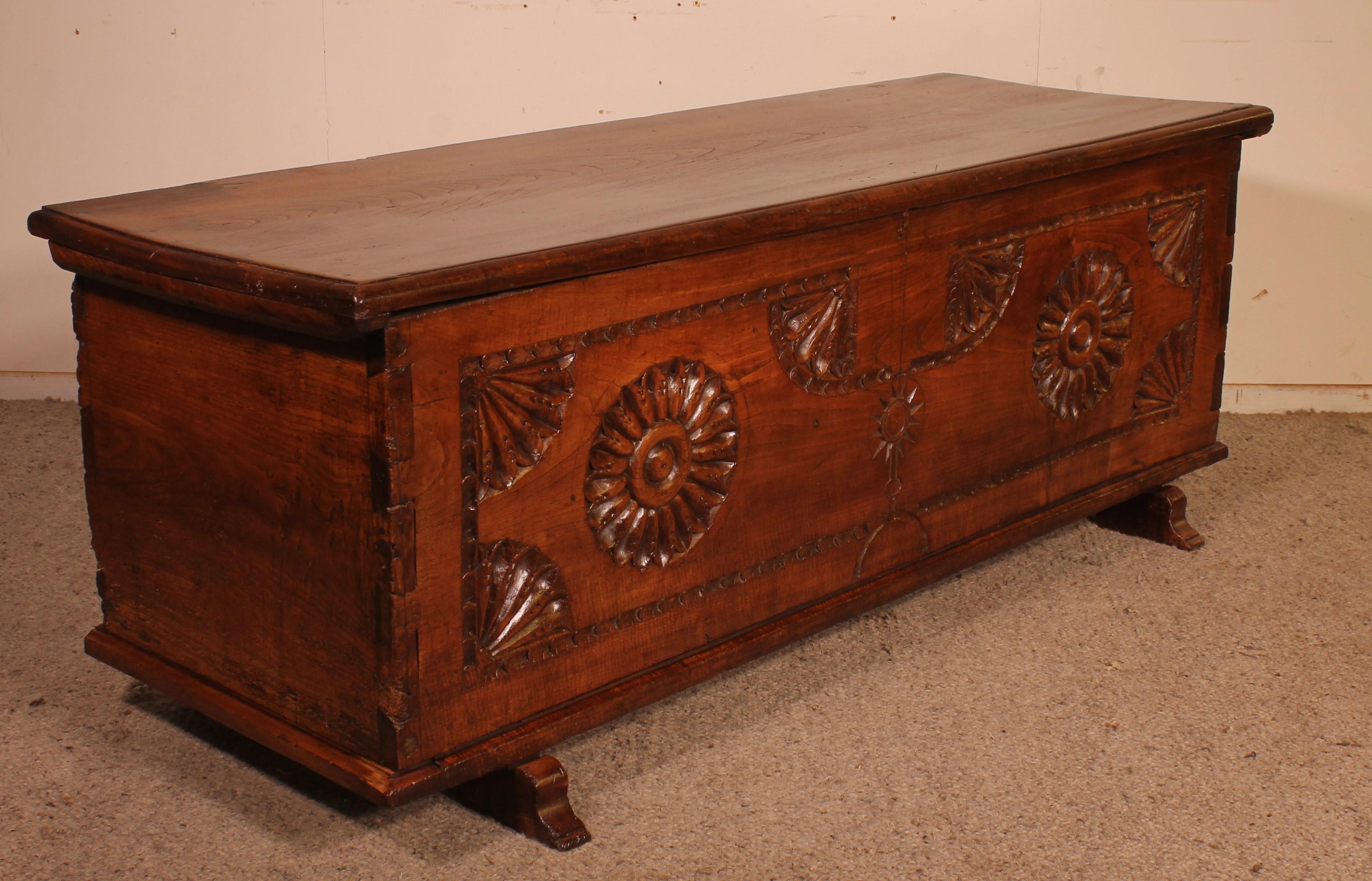 17th Century Spanish Chest For Sale 2