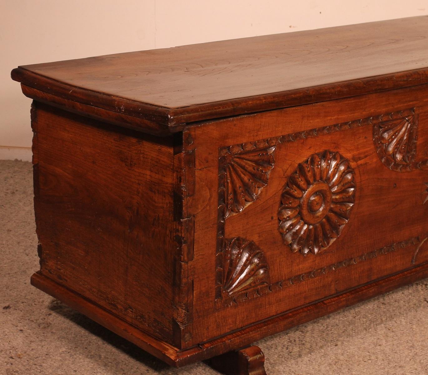 17th Century Spanish Chest For Sale 3