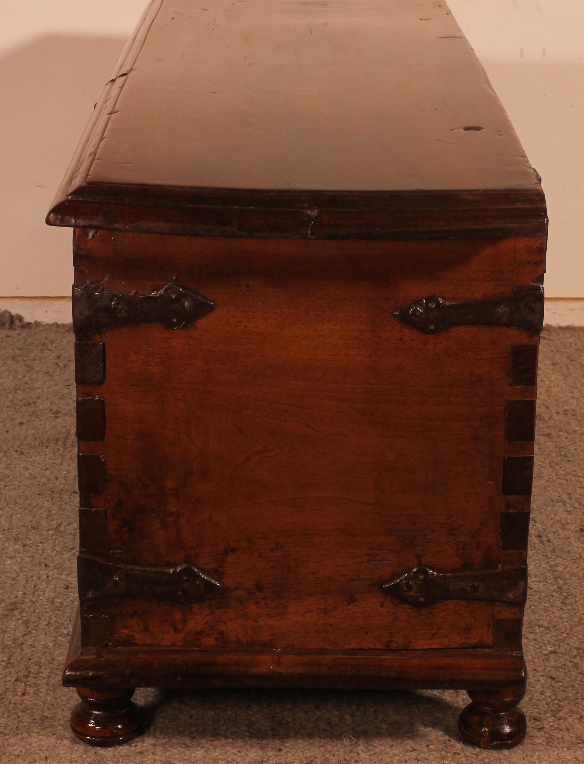 17th Century Spanish Chest In Walnut For Sale 3