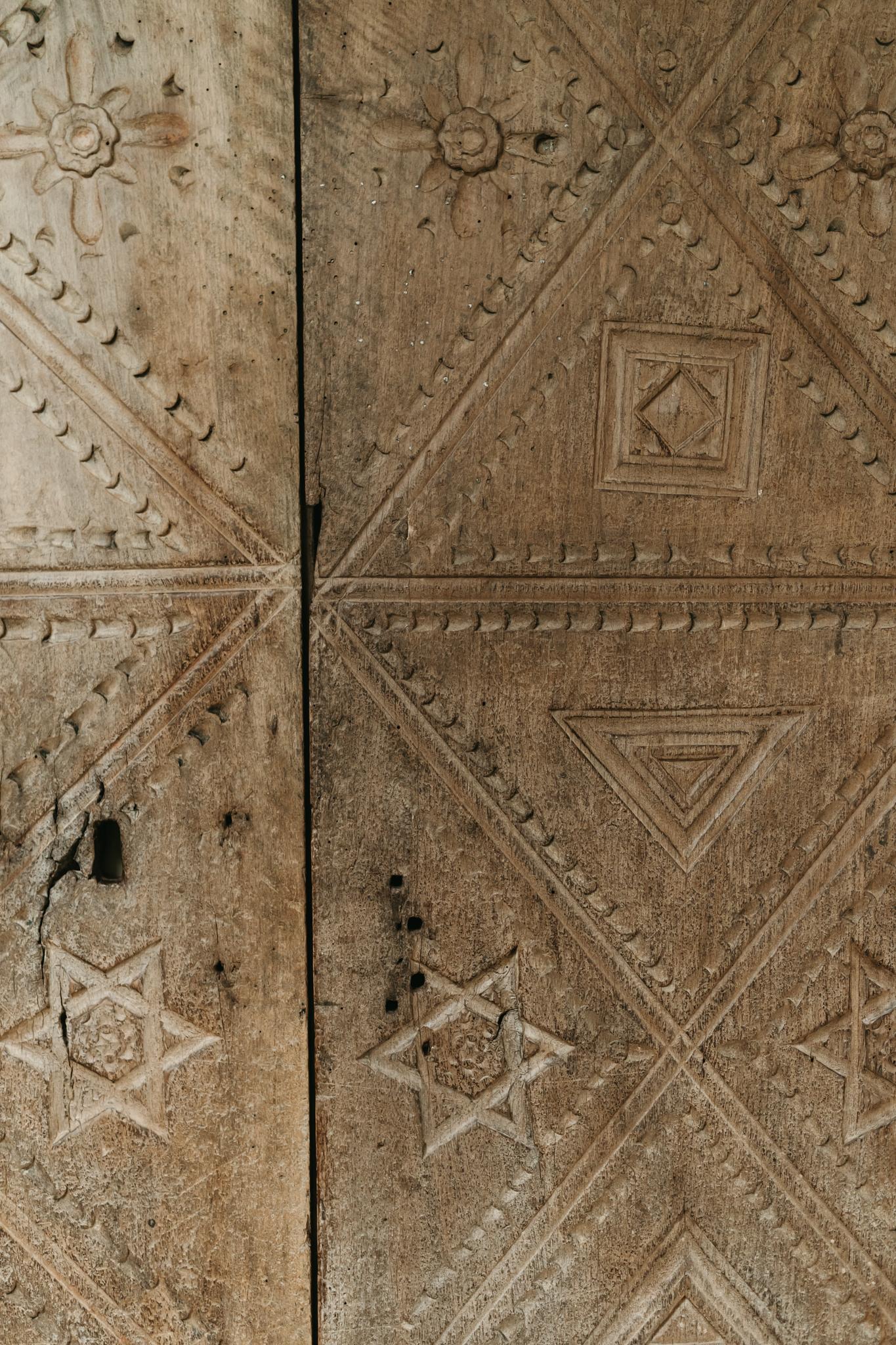 17th century Spanish chestnut doors ... For Sale 12