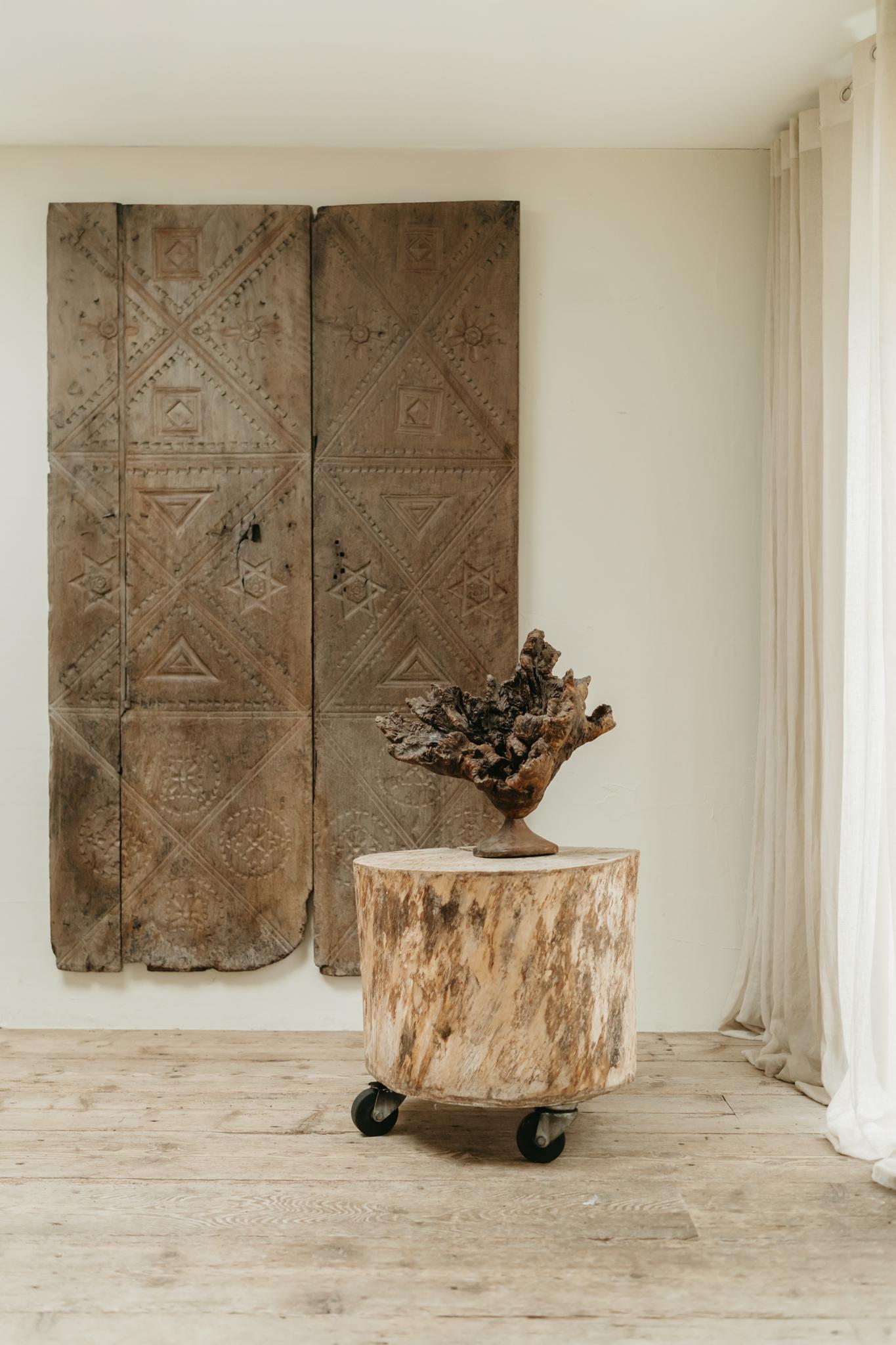 17th century Spanish chestnut doors ... In Good Condition For Sale In Brecht, BE