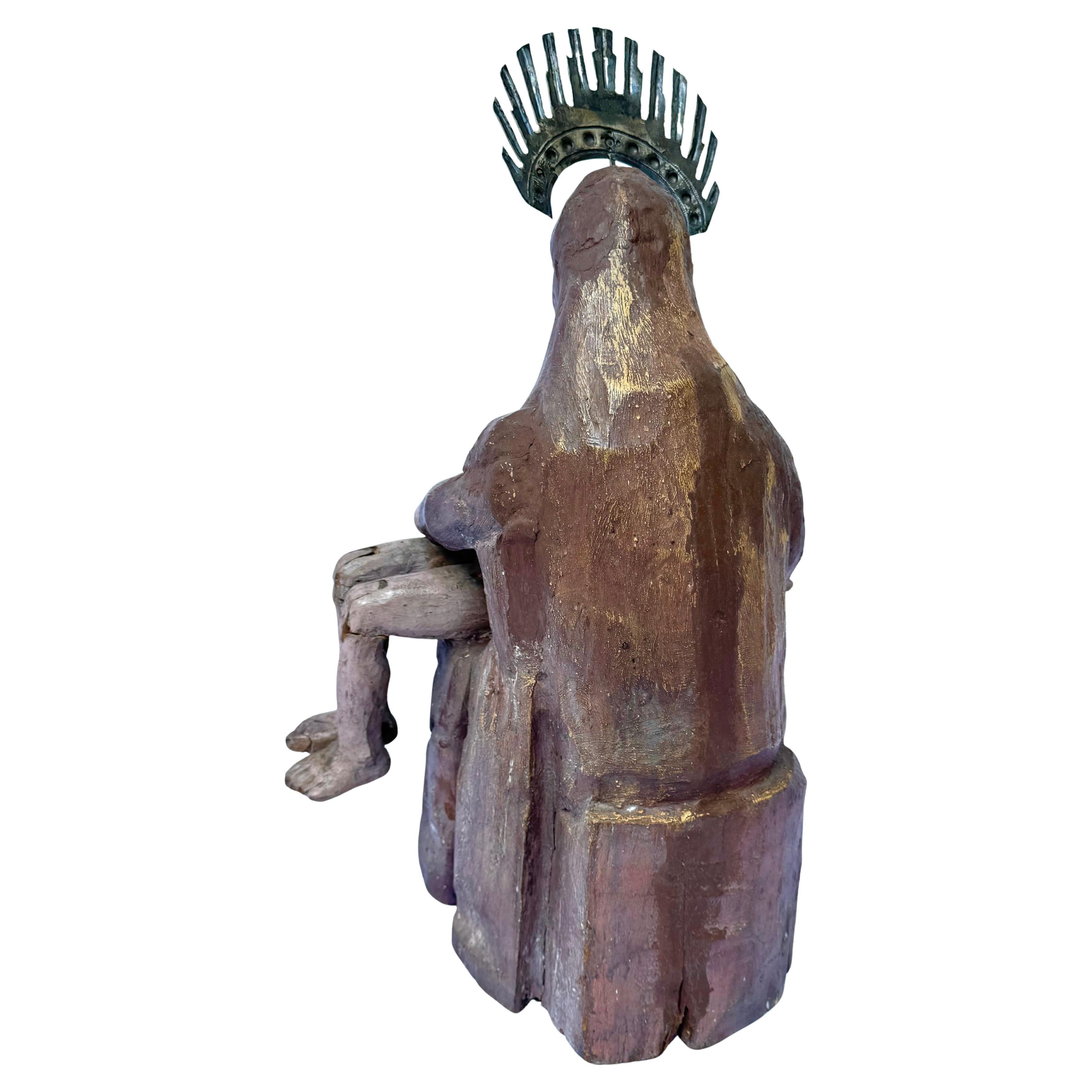 Scultura della Pietà coloniale spagnola del XVII secolo con aureola in argento sterling
Esempio straordinario e profondamente devozionale dell'arte religiosa spagnola dei Coloni, questa Pietà del XVII secolo cattura il momento struggente della