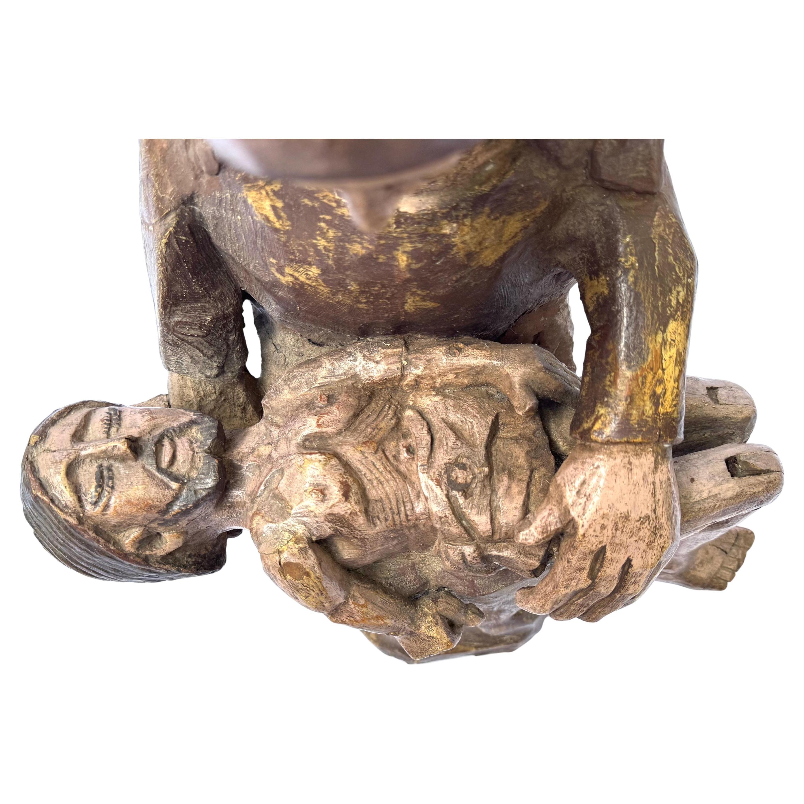 Peruviano Scultura della Pietà coloniale spagnola del XVII secolo con aureola in argento sterling in vendita