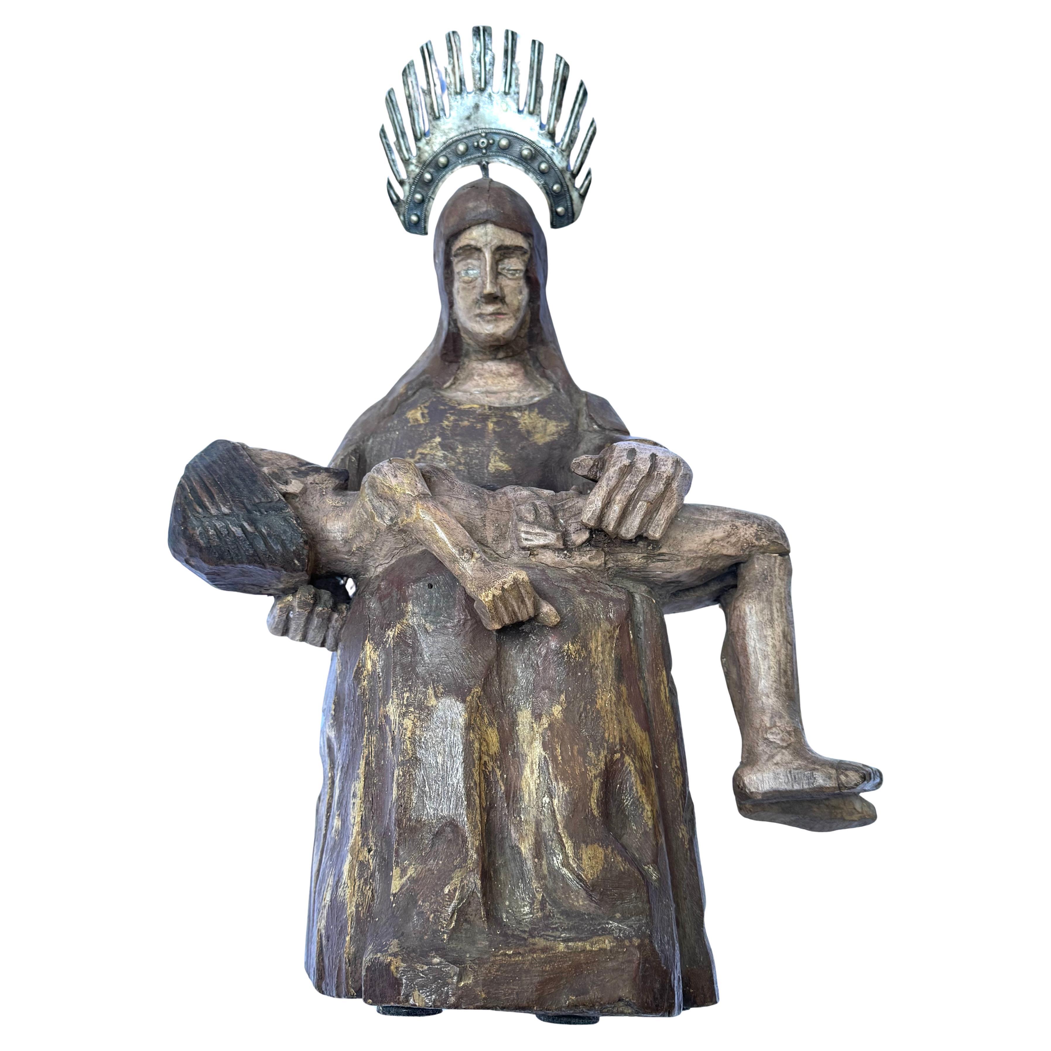 Fine XVII secolo Scultura della Pietà coloniale spagnola del XVII secolo con aureola in argento sterling in vendita
