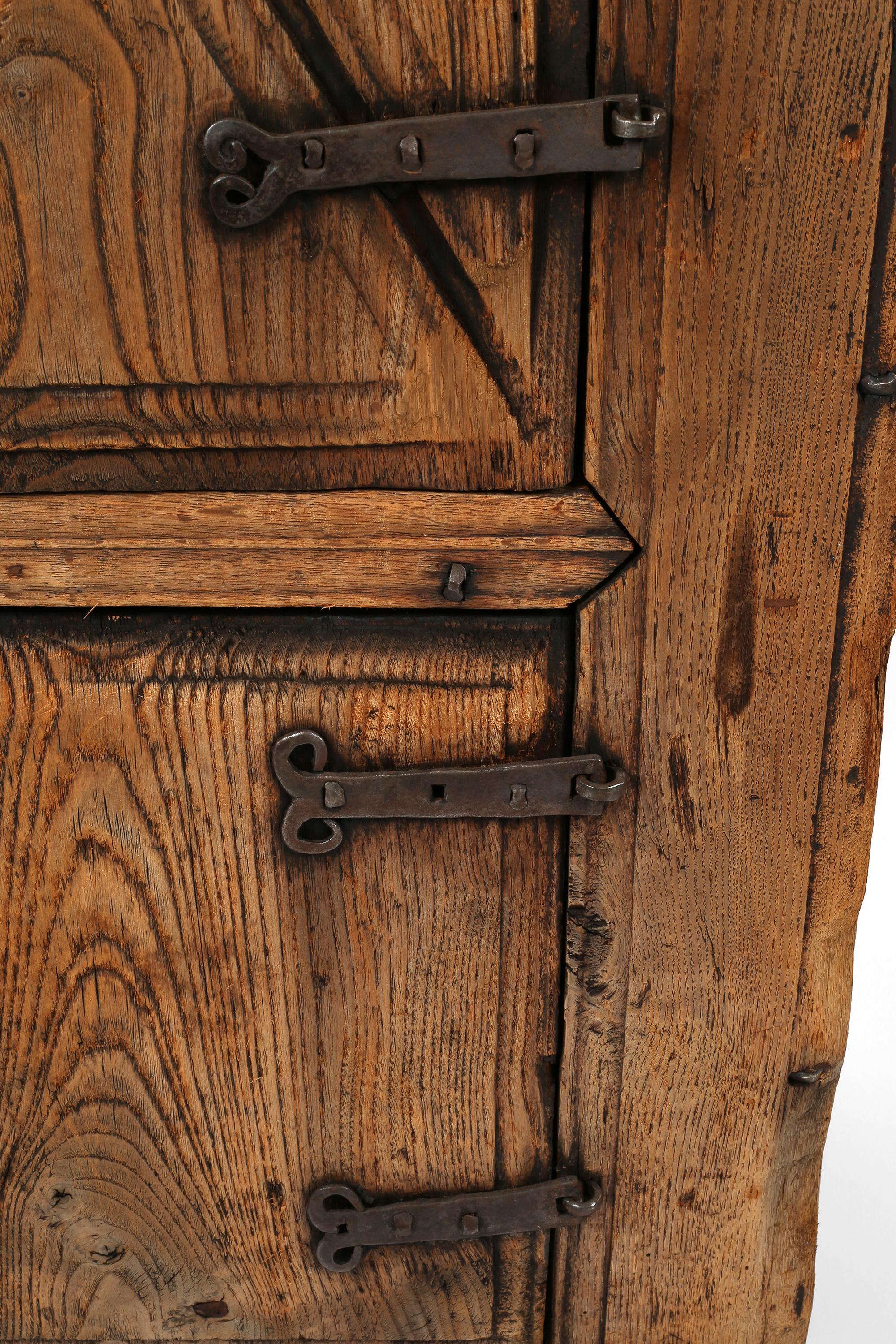 Armario Rústico Wabi Sabi de Finca Española del Siglo XVII en venta 5