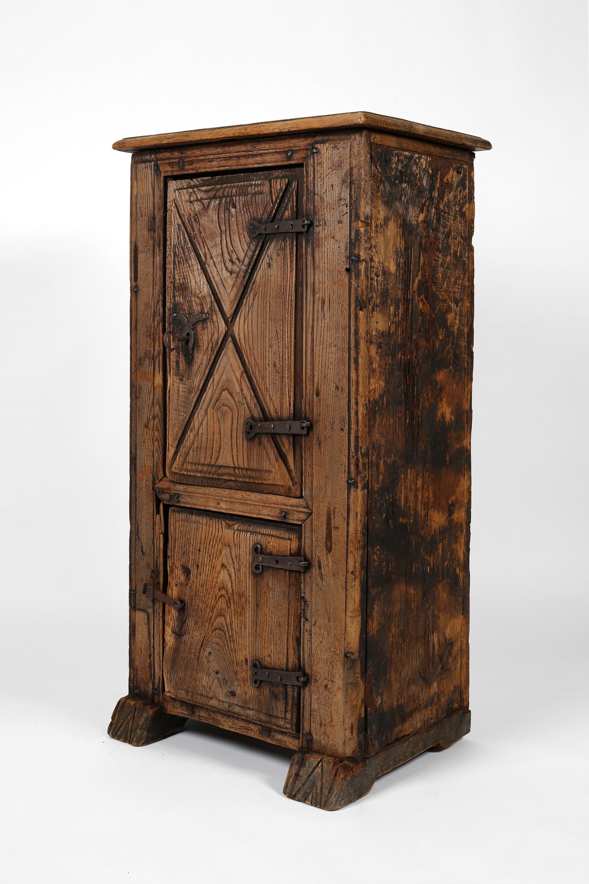 Armario Rústico Wabi Sabi de Finca Española del Siglo XVII en venta 12