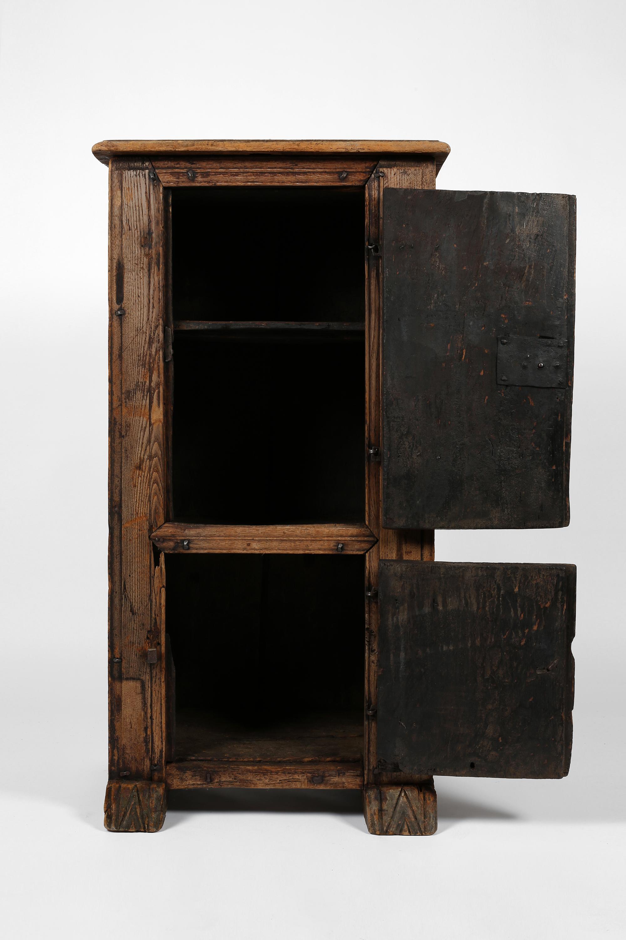 Armario Rústico Wabi Sabi de Finca Española del Siglo XVII en Bastante bueno estado para la venta en London, GB