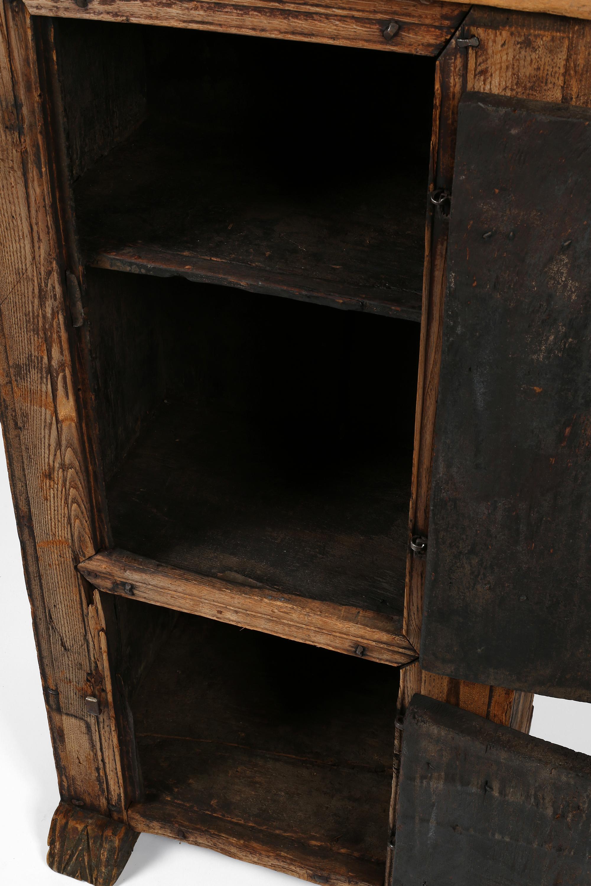 Armario Rústico Wabi Sabi de Finca Española del Siglo XVII siglo XVIII y antes en venta