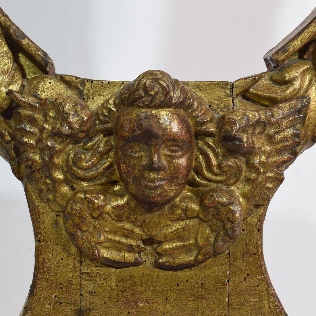 17th Century, Spanish Giltwood Baroque Altarpiece with Angel Head For Sale 7