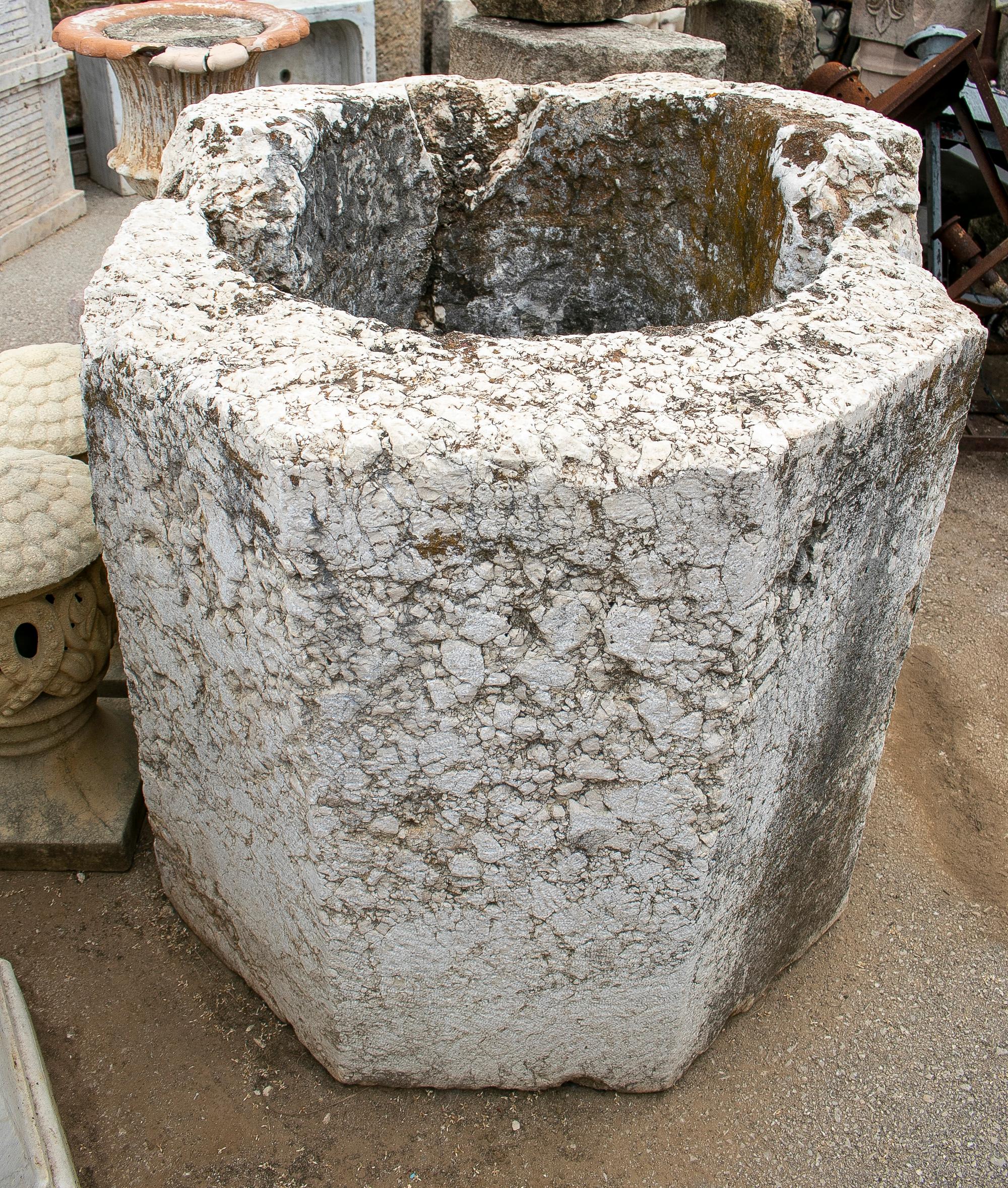 17th Century Spanish Hand Carved 2-Part Stone Water Well  For Sale 8