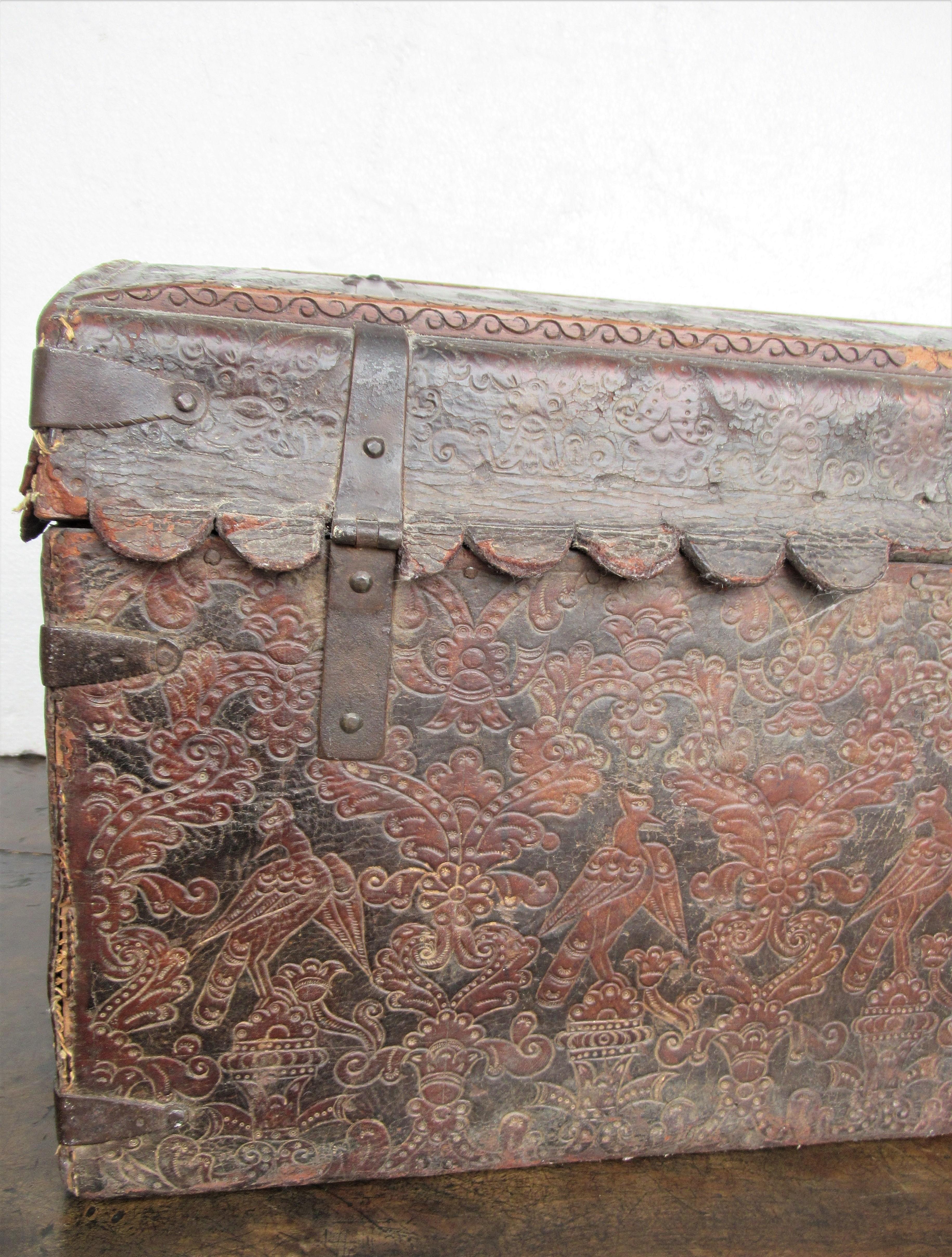 17th Century Spanish Leather Trunk For Sale 6