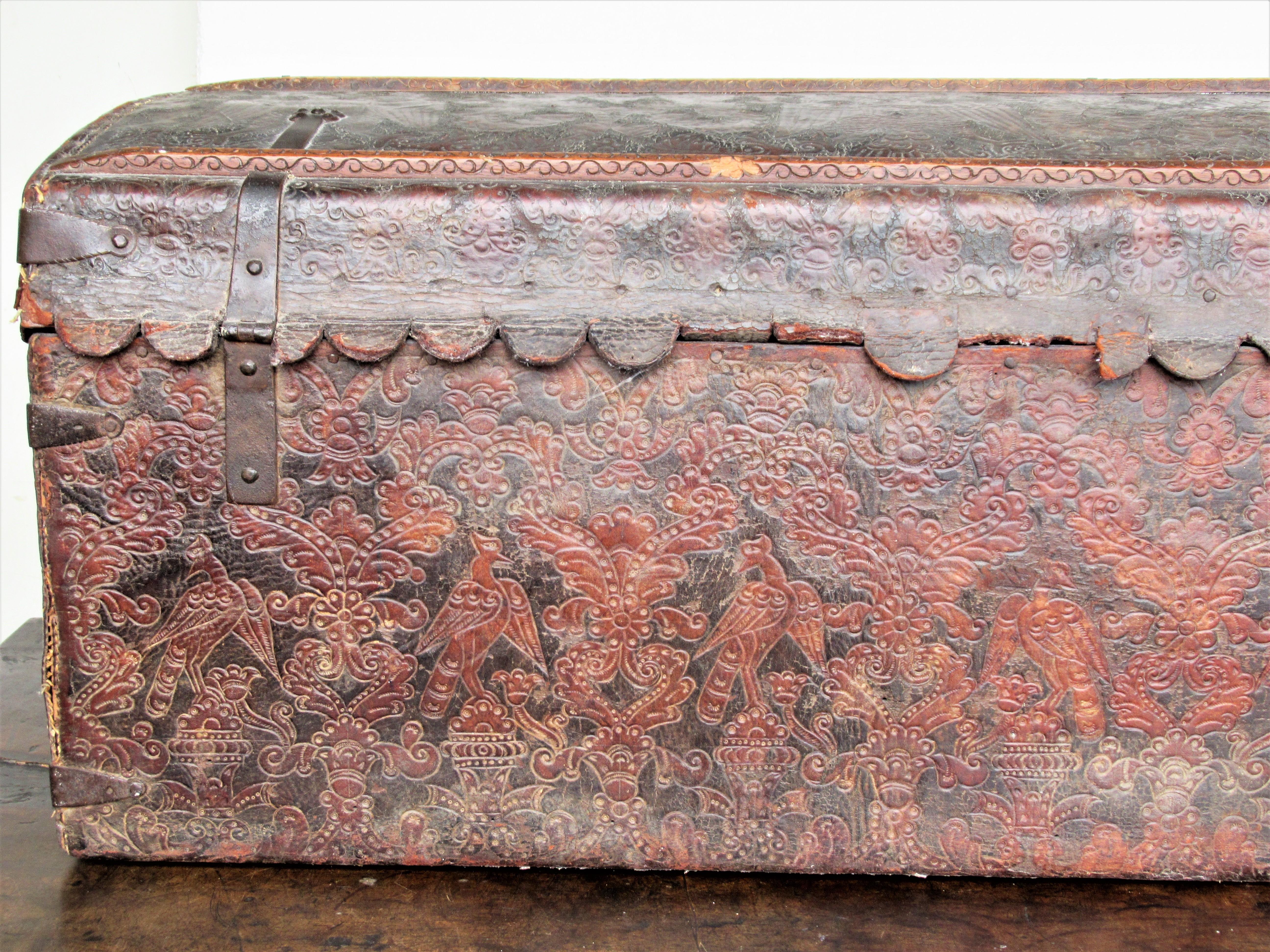 17th Century Spanish Leather Trunk For Sale 7