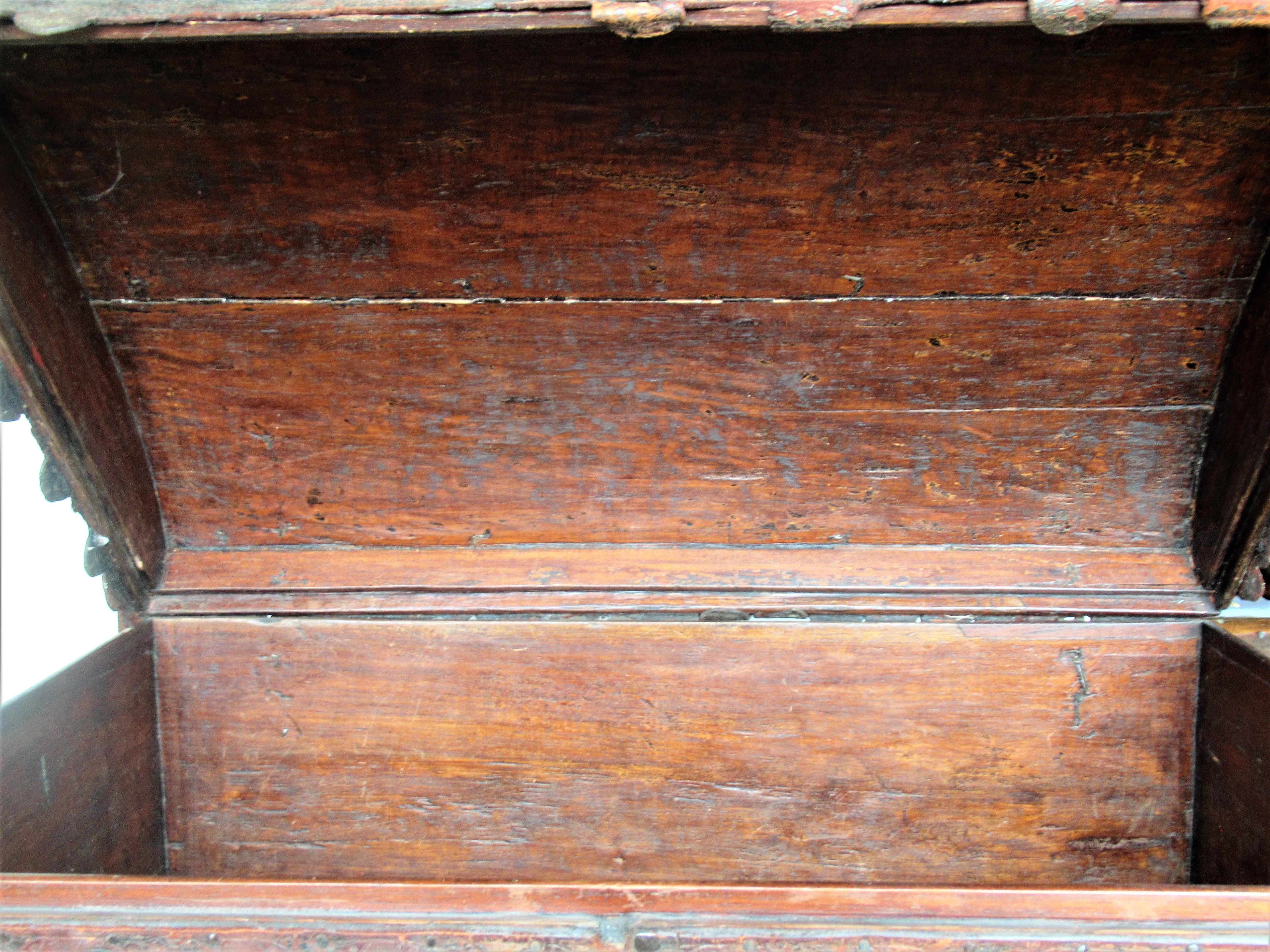 17th Century Spanish Leather Trunk For Sale 9