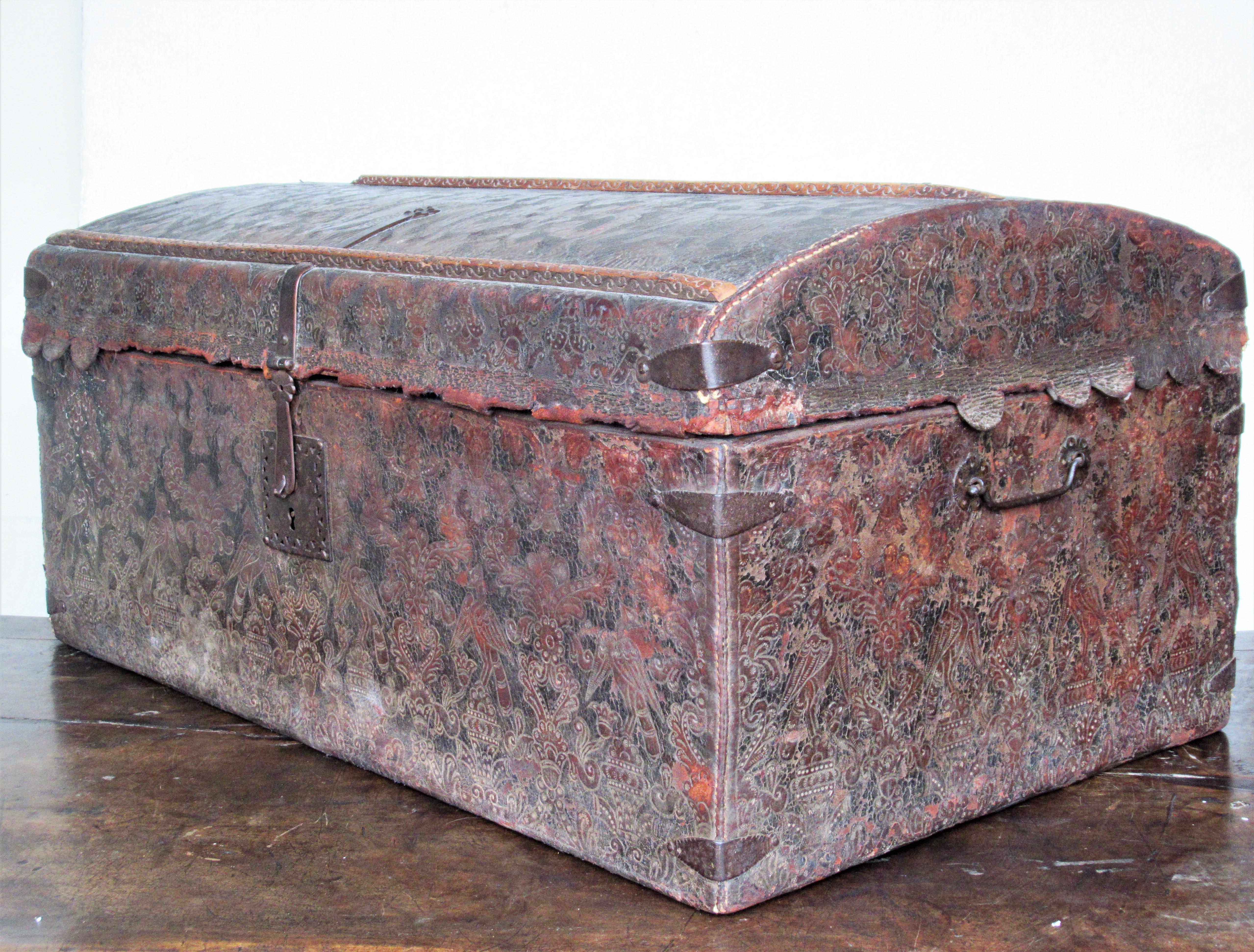 17th Century Spanish Leather Trunk For Sale 11