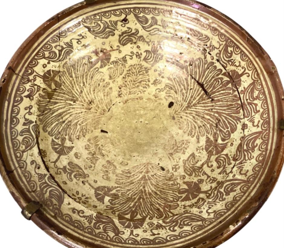 17th Century Spanish Hispano Moresque Copper Lustre Ceramic Bowl In Fair Condition In Bradenton, FL