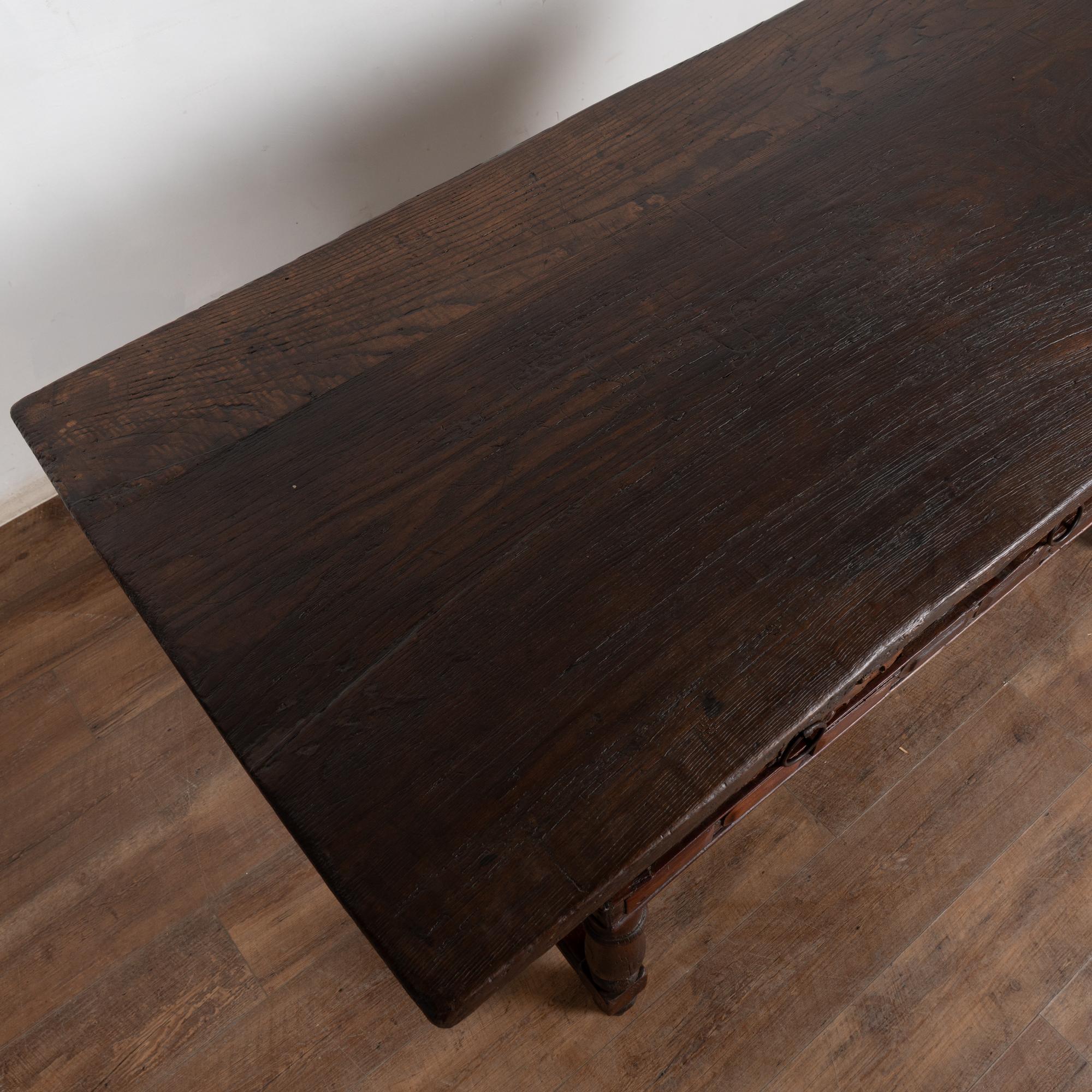 17th Century Spanish Oak Console Table with Three Drawers For Sale 6