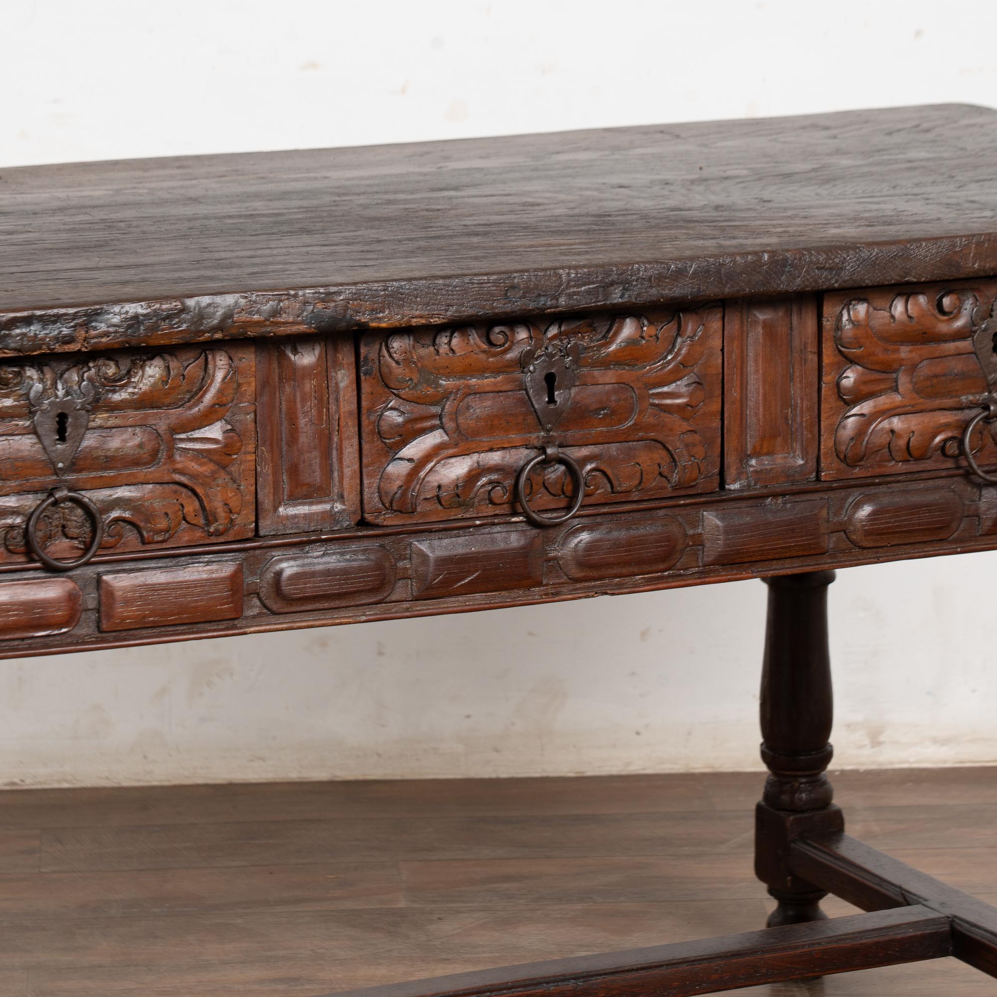 17th Century Spanish Oak Console Table with Three Drawers For Sale 3
