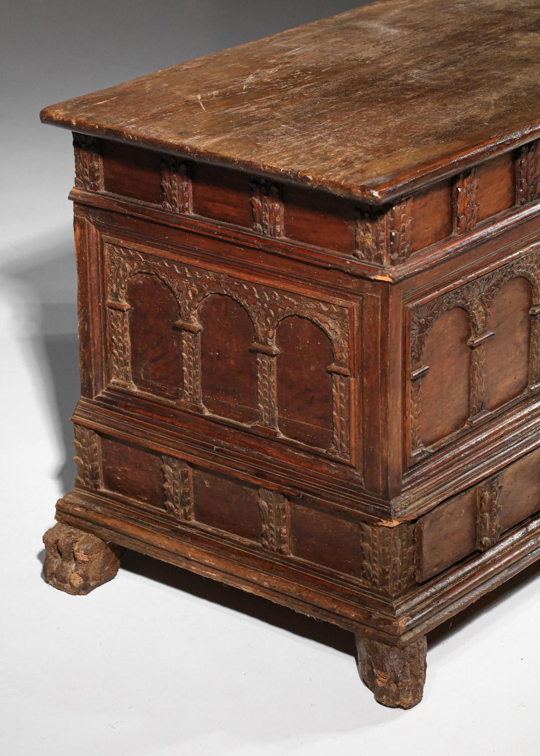 17th century Spanish or Italian carved solid wood chest For Sale 7