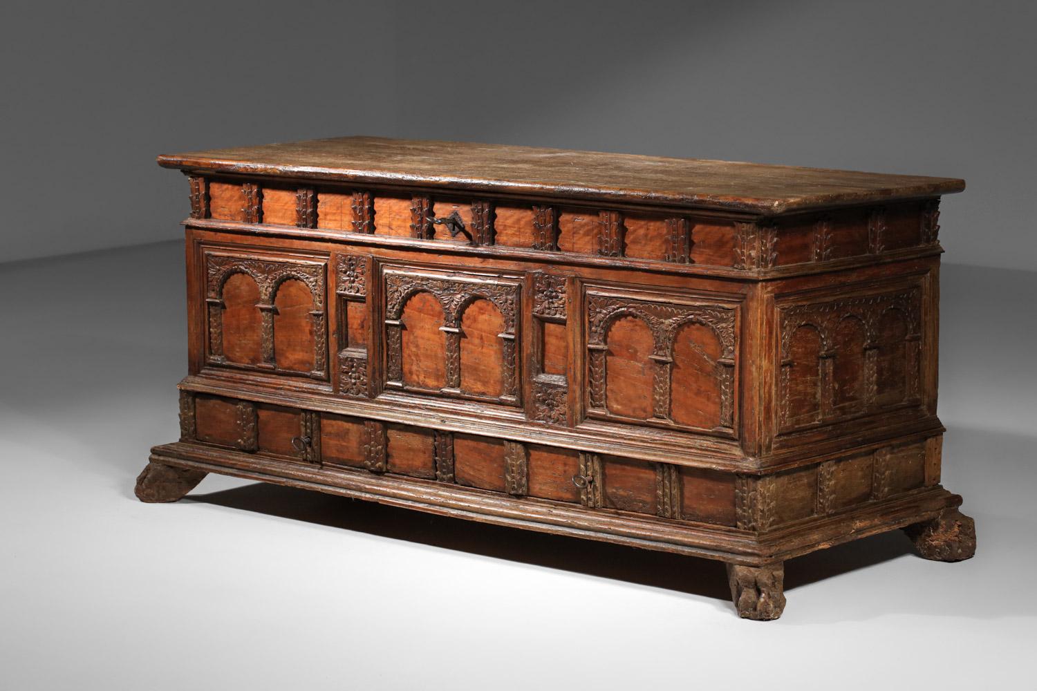 Walnut 17th century Spanish or Italian carved solid wood chest For Sale