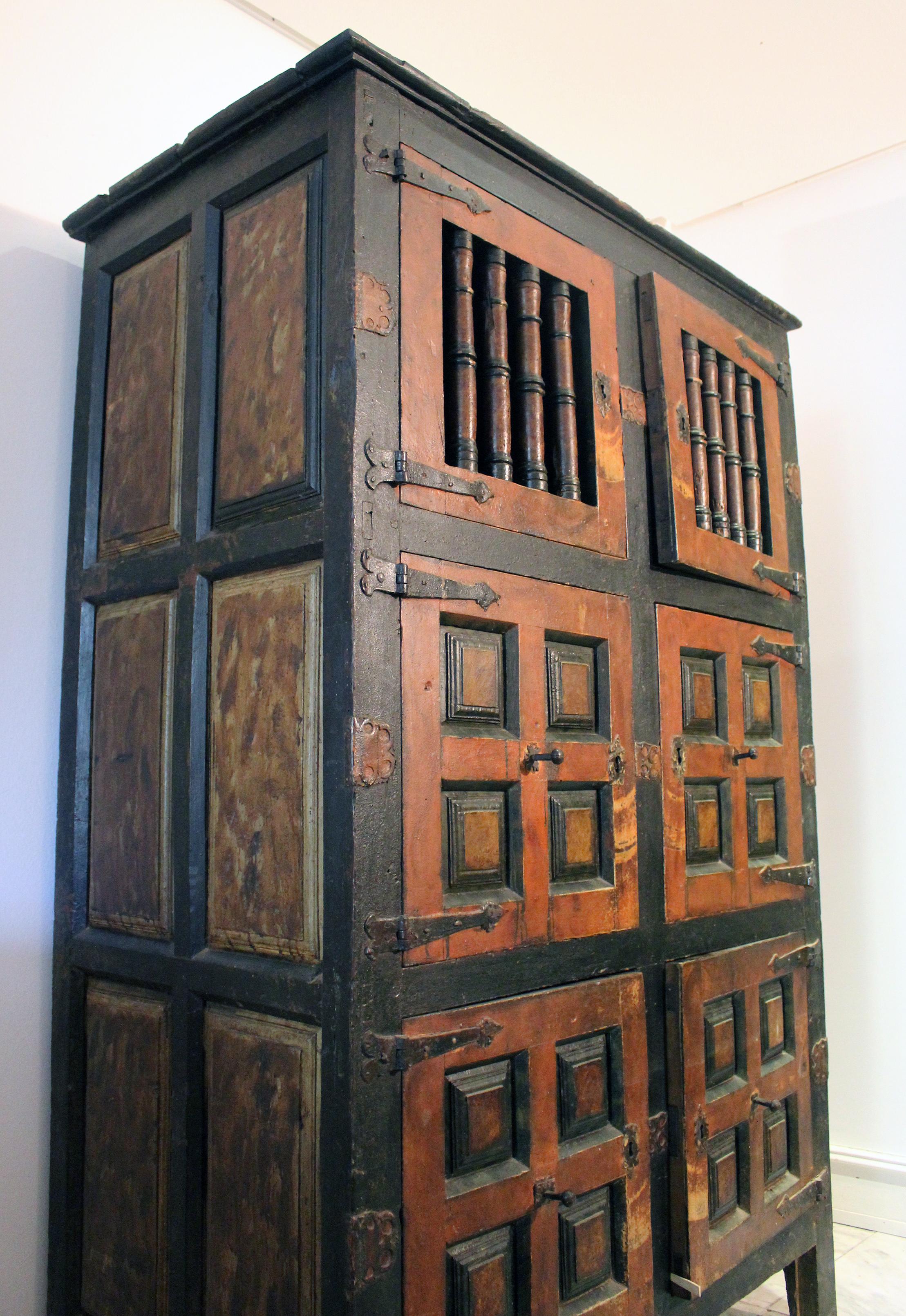 17th Century Spanish Painted Cabinet with Original Doors, Locks and Fittings (Handbemalt)