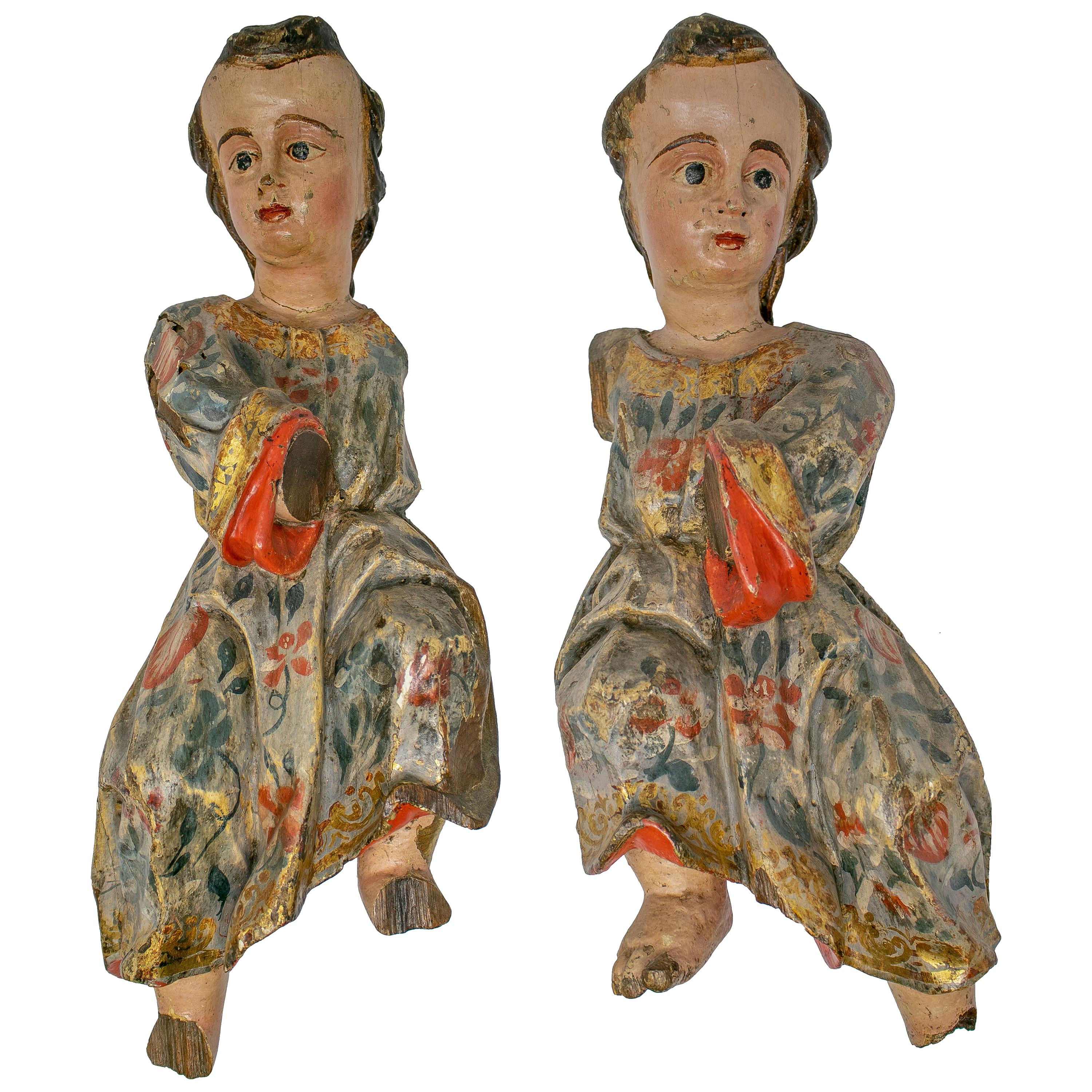 17th Century Spanish Pair of Painted Hand Carved Wooden Cherubs For Sale