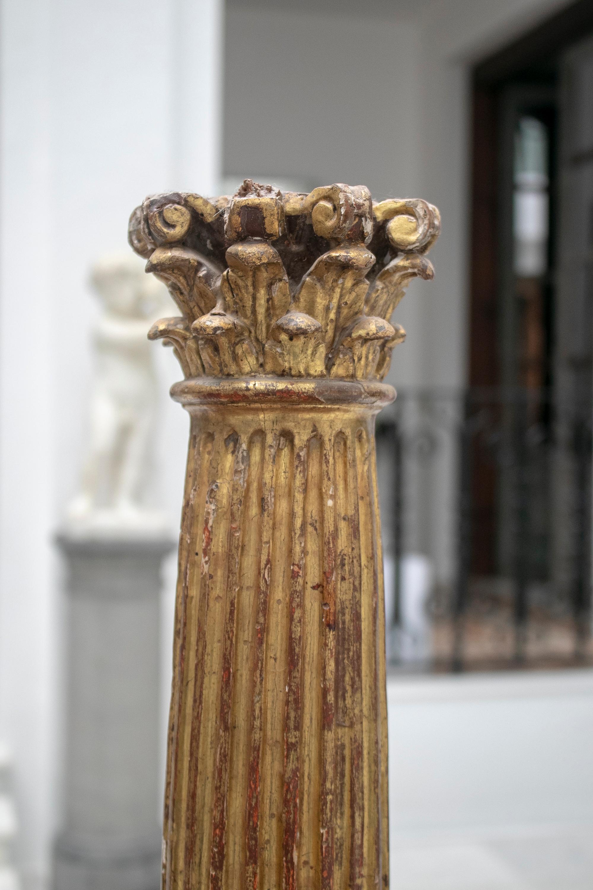 17th Century Spanish Pair of Wooden Giltwood Corinthian Fluted Columns In Good Condition In Marbella, ES