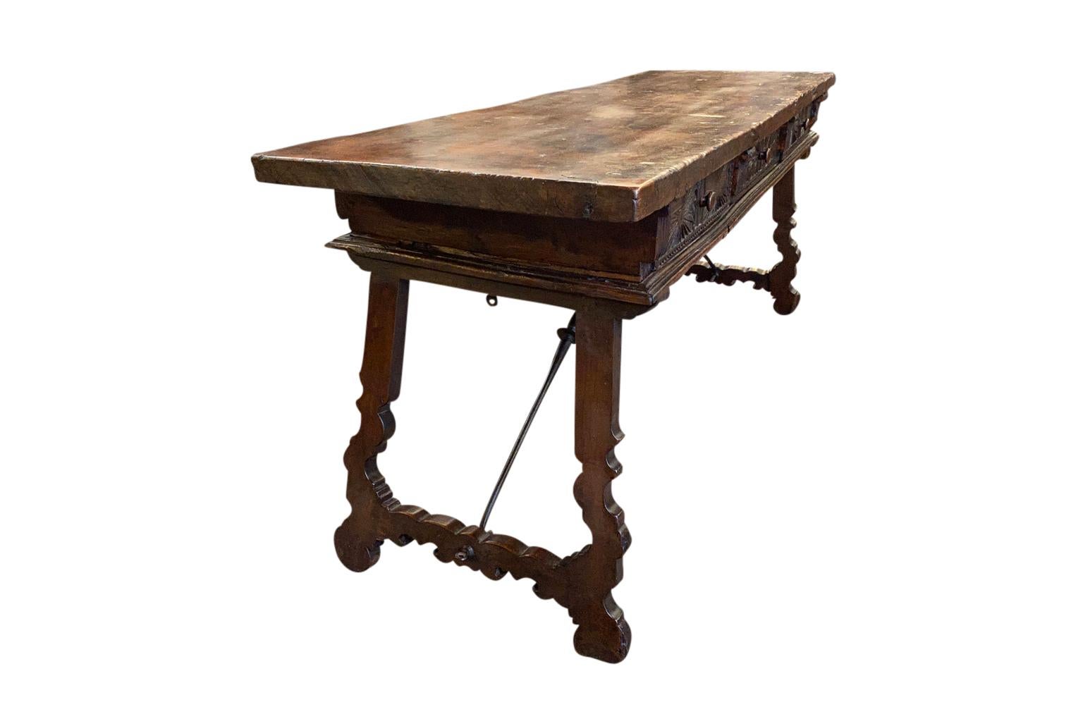 Walnut 17th Century Spanish Reflectoire Table For Sale
