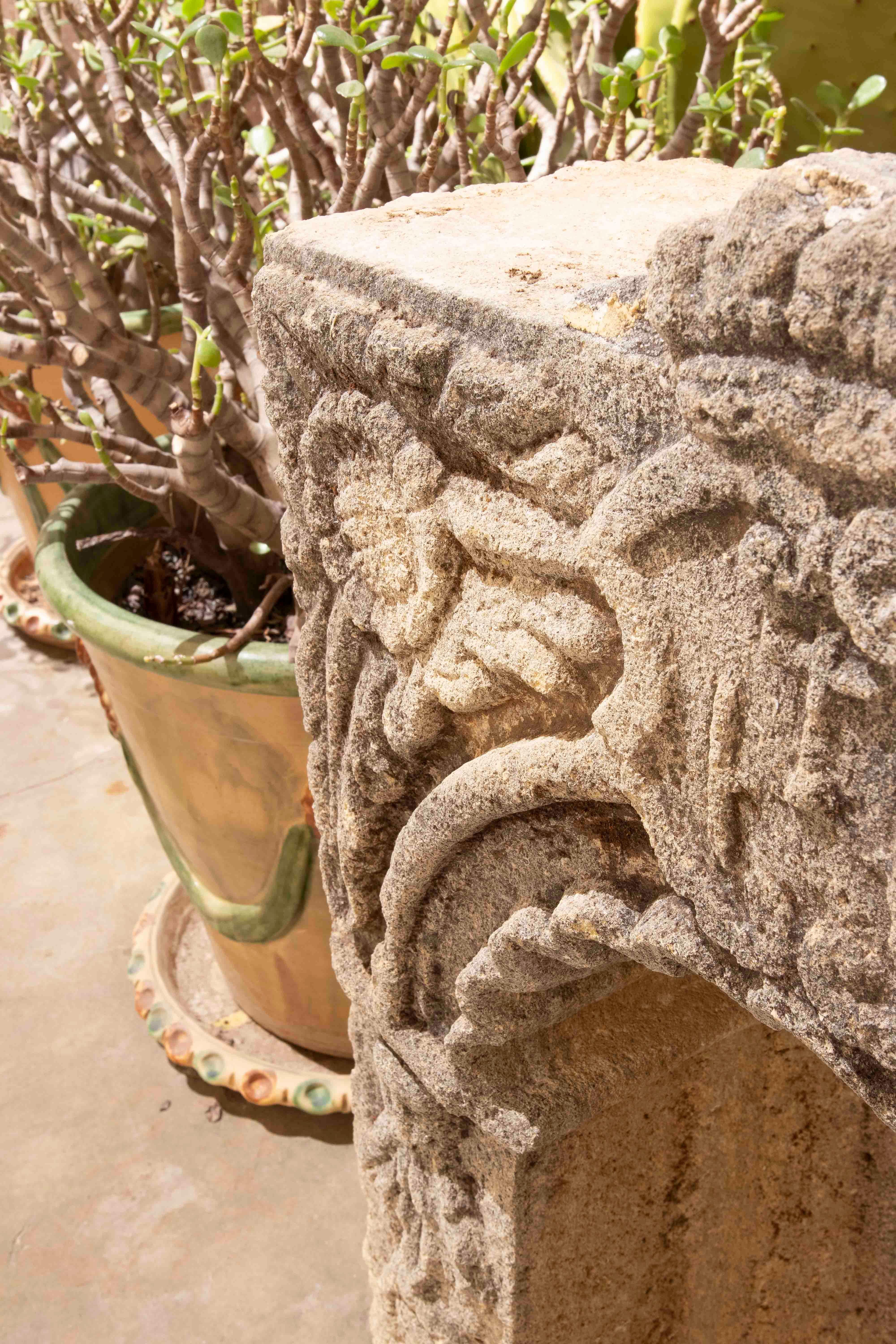17th Century Spanish Sandstone Niche Hand-Carved with Flowers For Sale 9