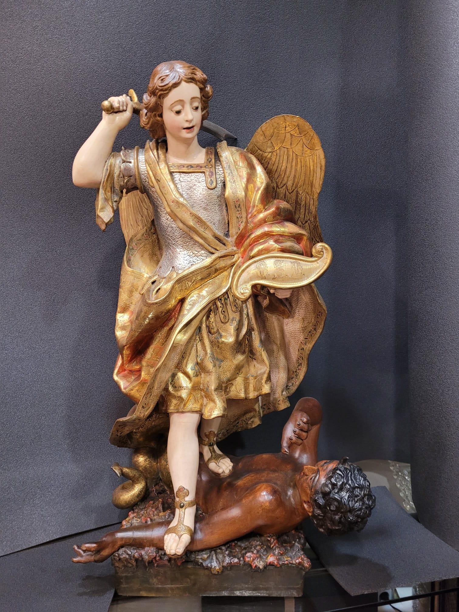 17th  Spanish Sculpture in Carved Silver Gild Wood Saint Michel, Castilia For Sale 10