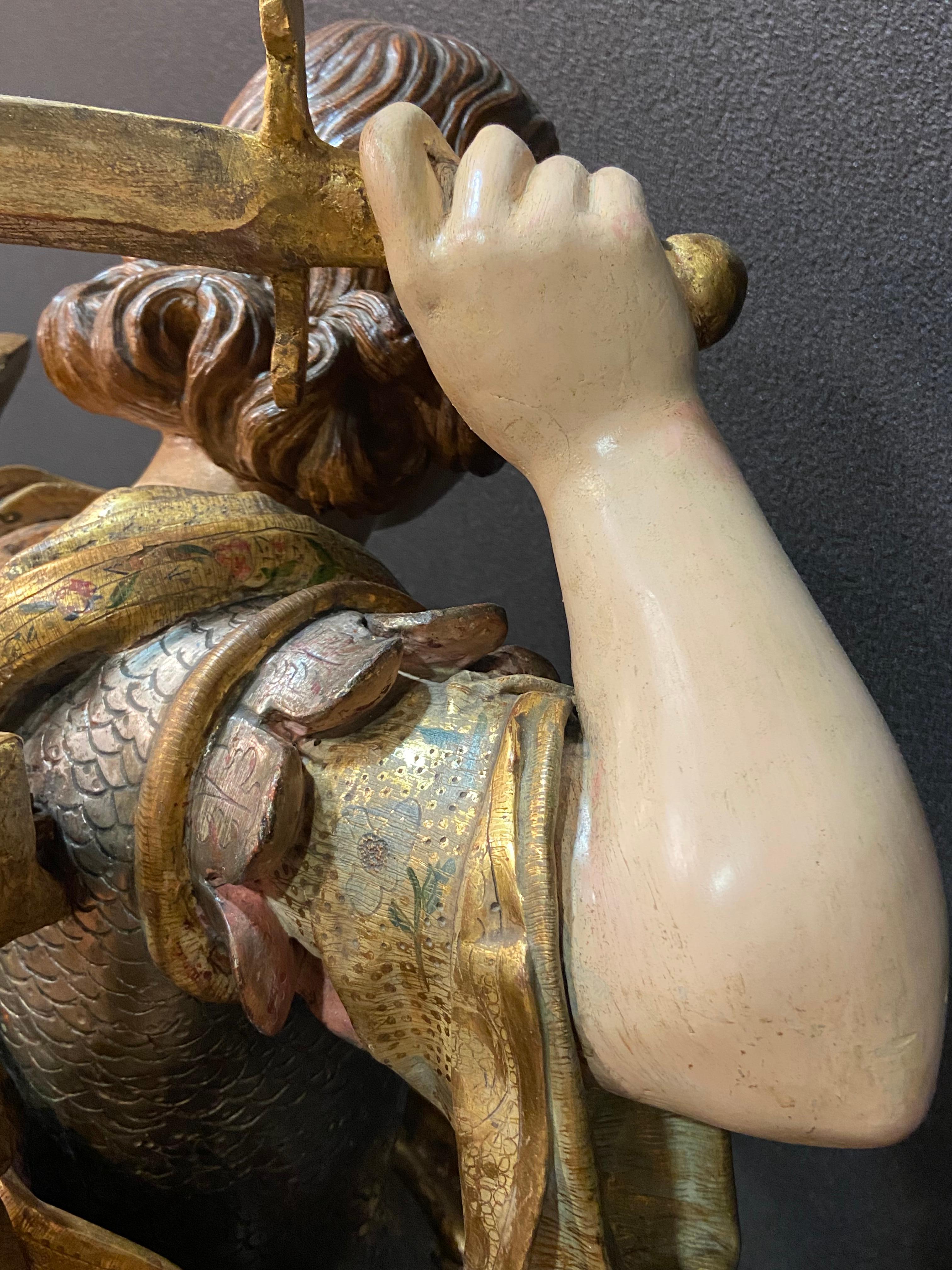 Einzigartige barocke Skulptur des Heiligen Michels. Ein Museumsstück!
Die künstlerische Prägung zeigt die typisch kastilischen Spuren in der Konzeption und Interpretation des Themas. Dies ermöglicht es uns, die von Gregorio Fernández (1576-1636)
