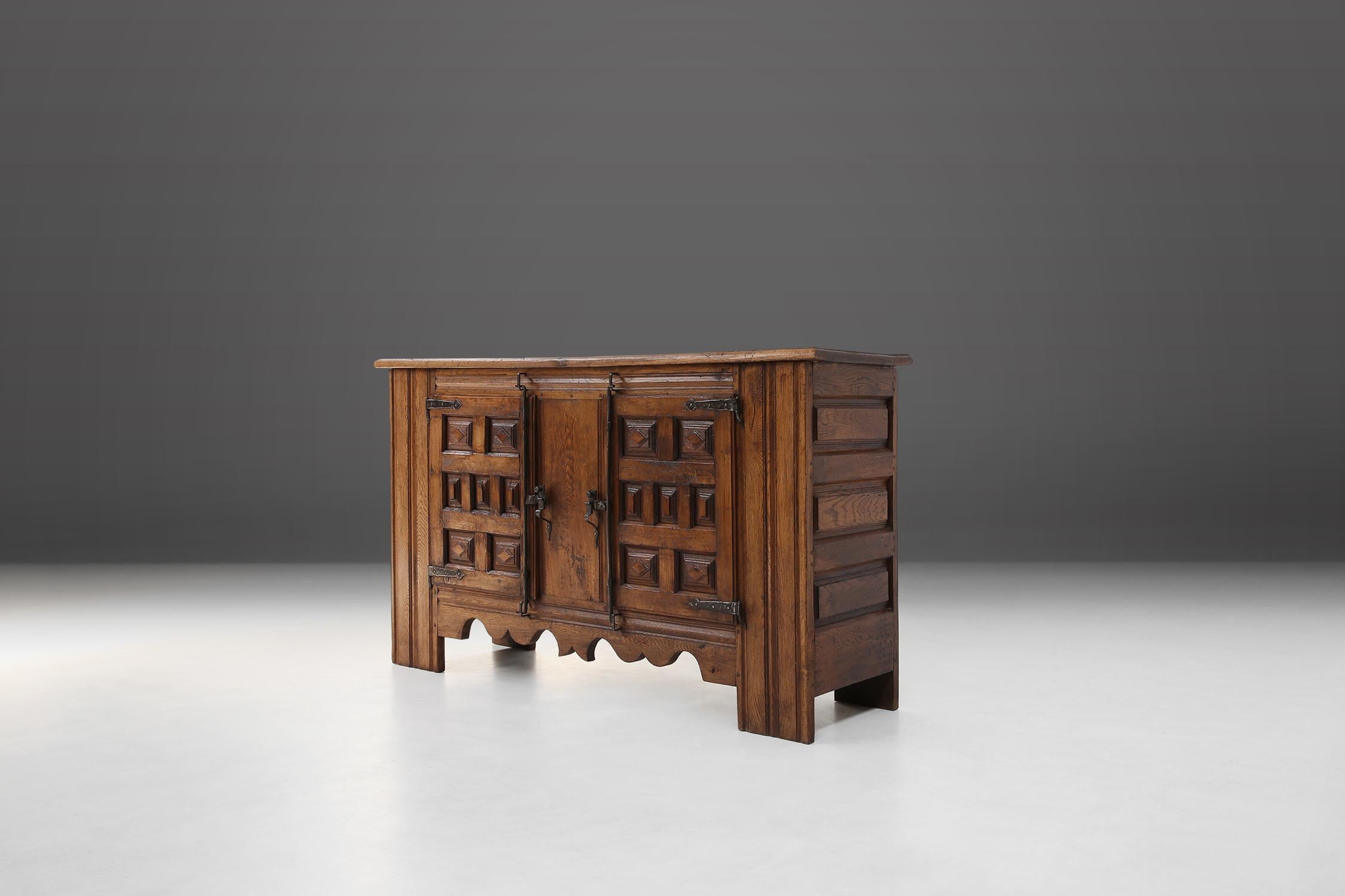 A 17th century Spanish sideboard made of oak wood is a beautiful piece of furniture that reflects the charm and history of the past. This sideboard is made in the Spanish style, which is characterized by a robust and sober design, with influences