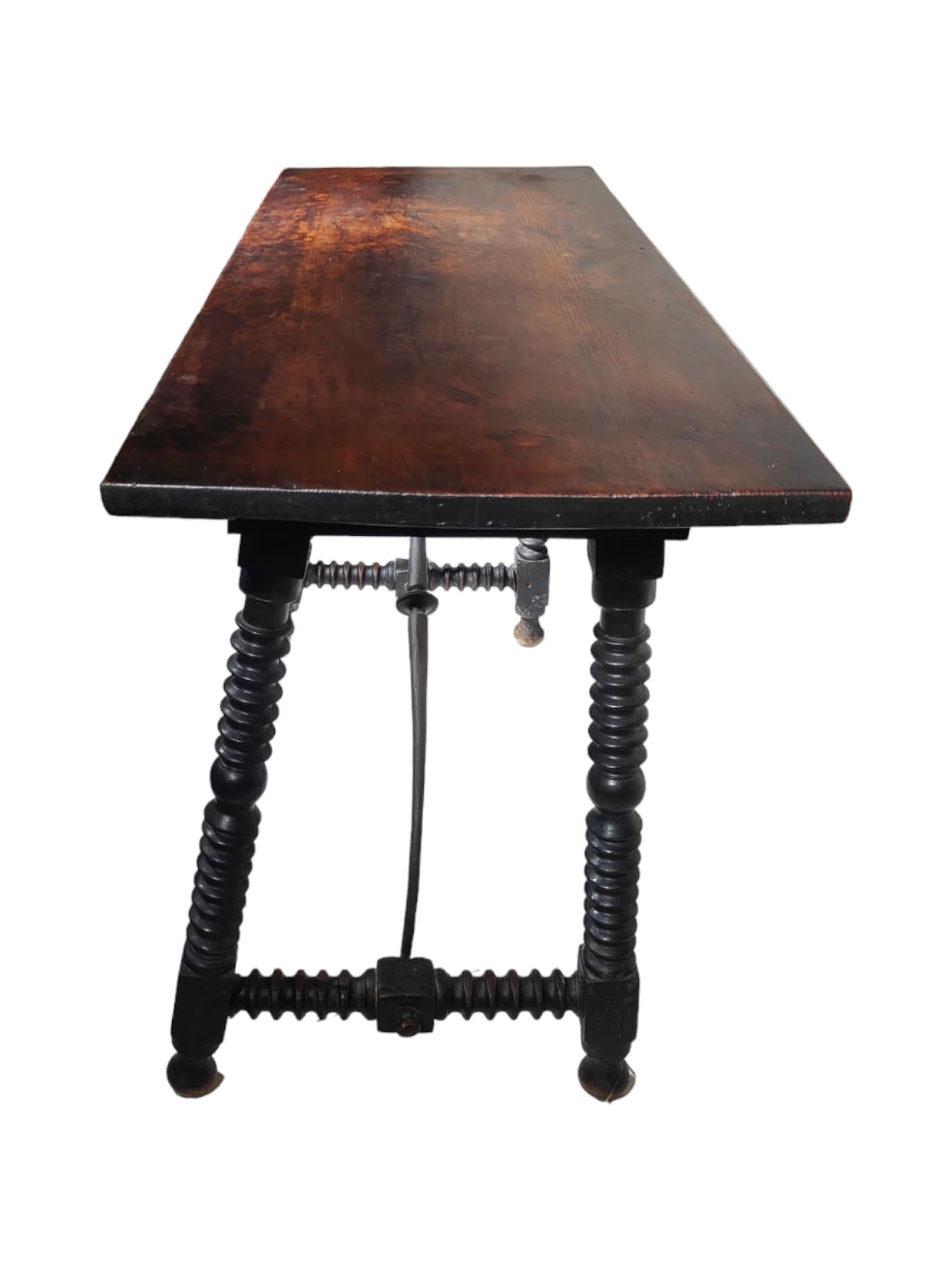 17th Century Spanish Table For Sale 6