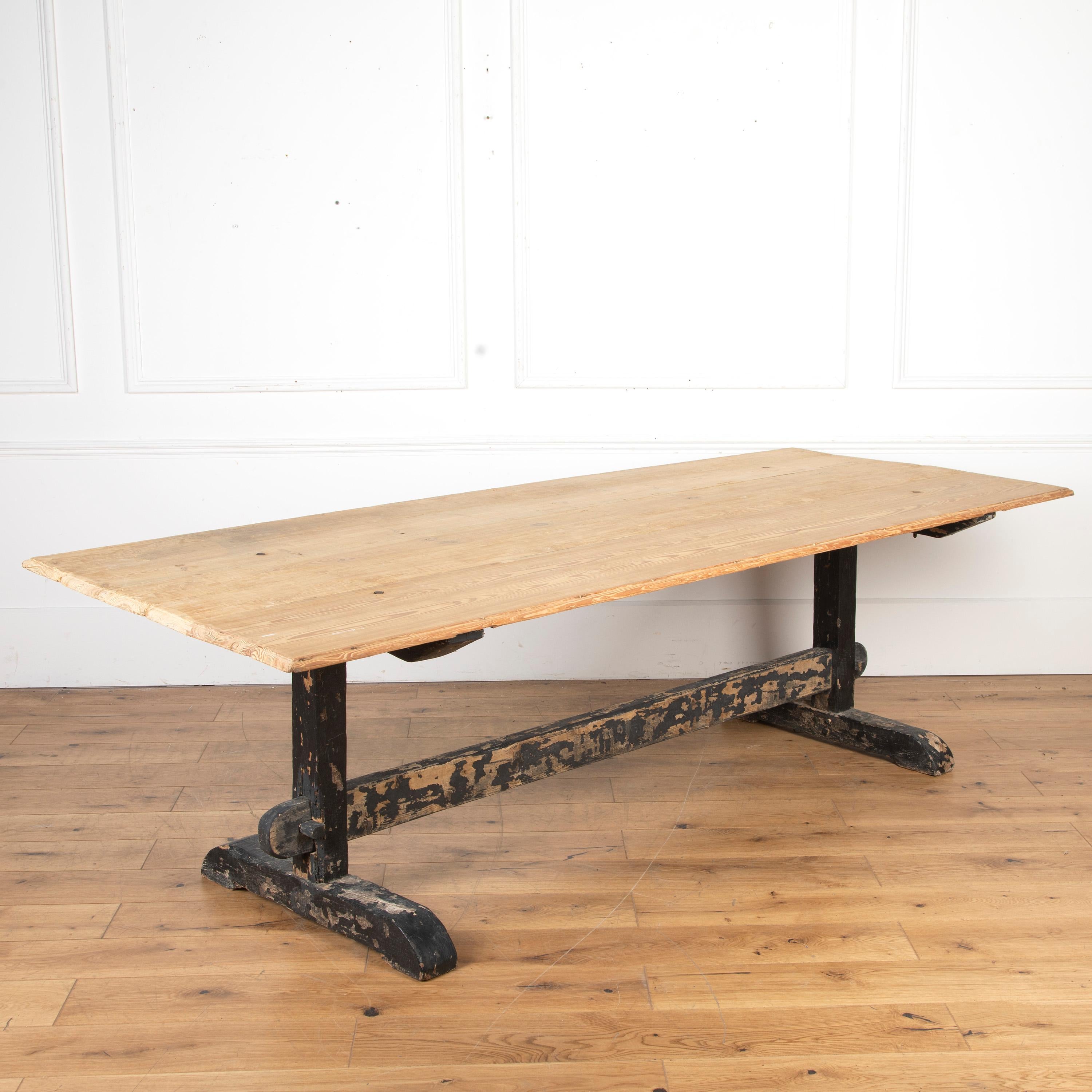 17th Century Spanish Table For Sale 3