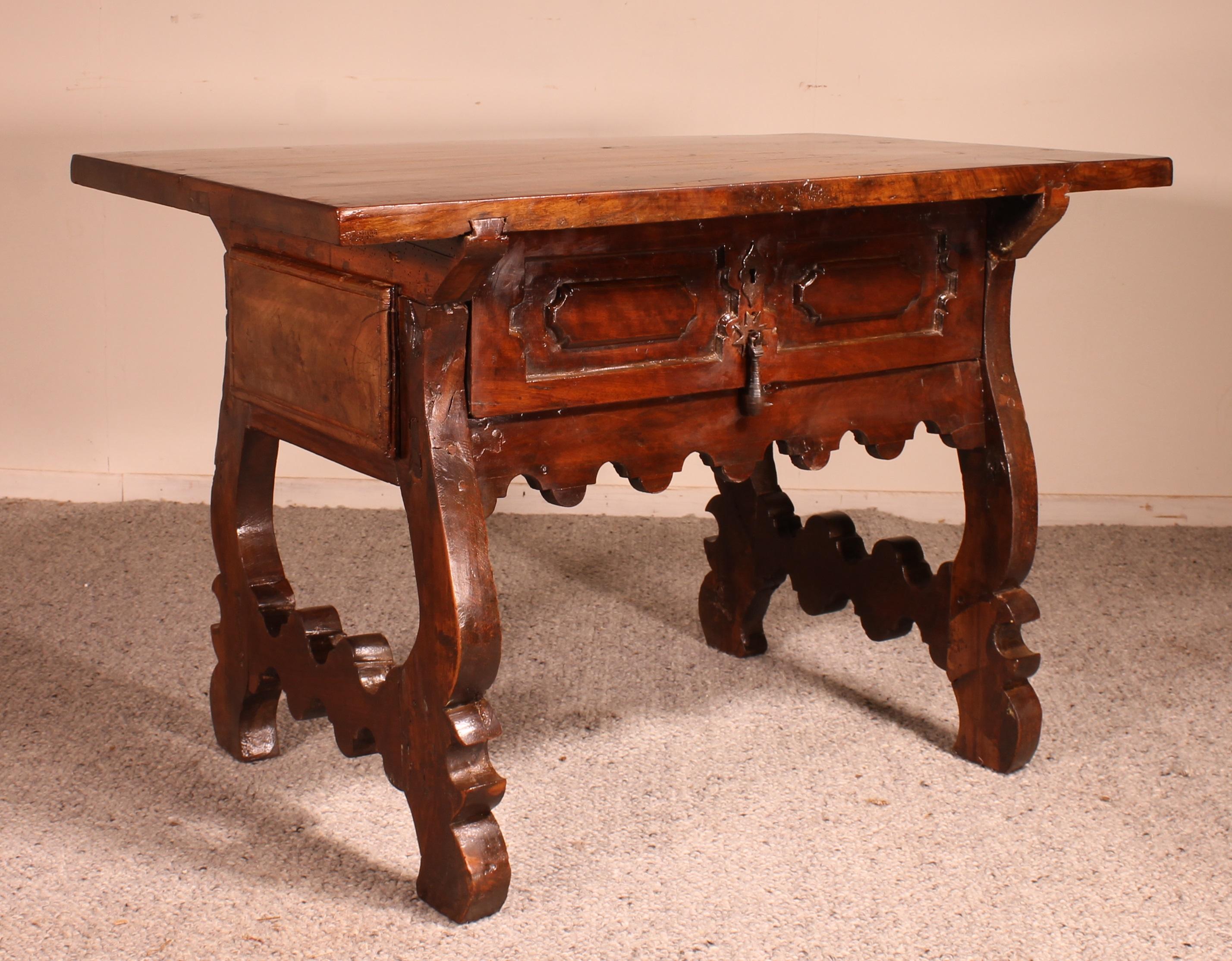 Renaissance 17th Century Spanish Table in Walnut For Sale