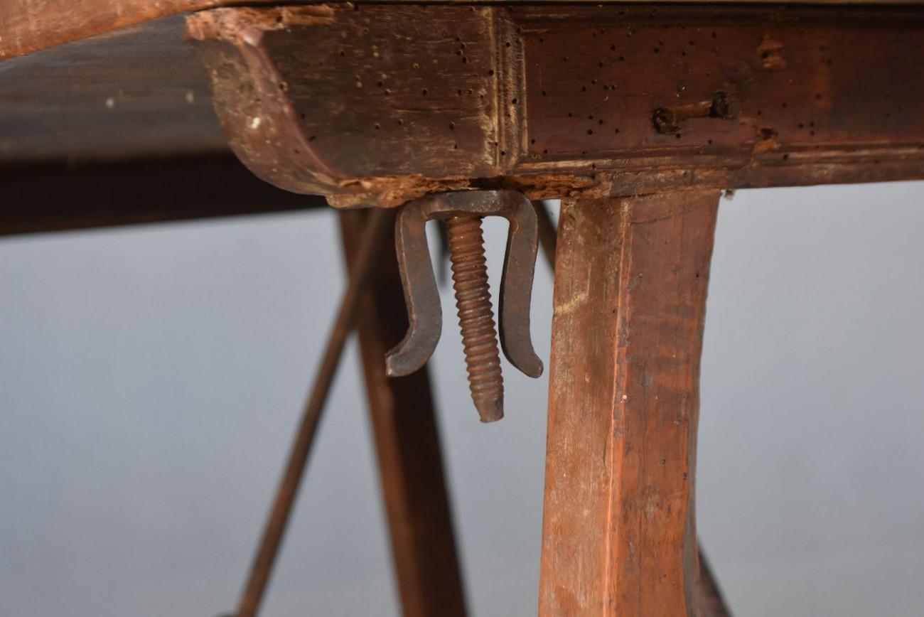 17th Century Spanish Table Travel Walnut and Wrought Iron For Sale 5