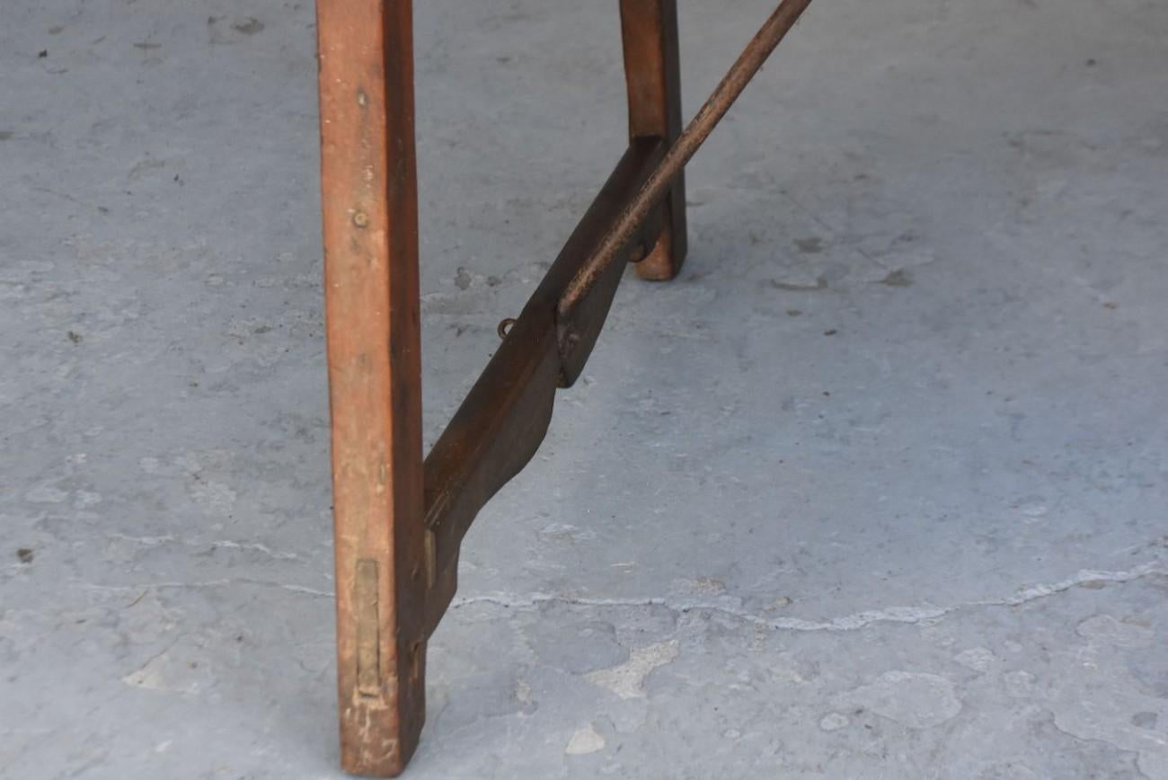 17th Century Spanish Table Travel Walnut and Wrought Iron For Sale 3