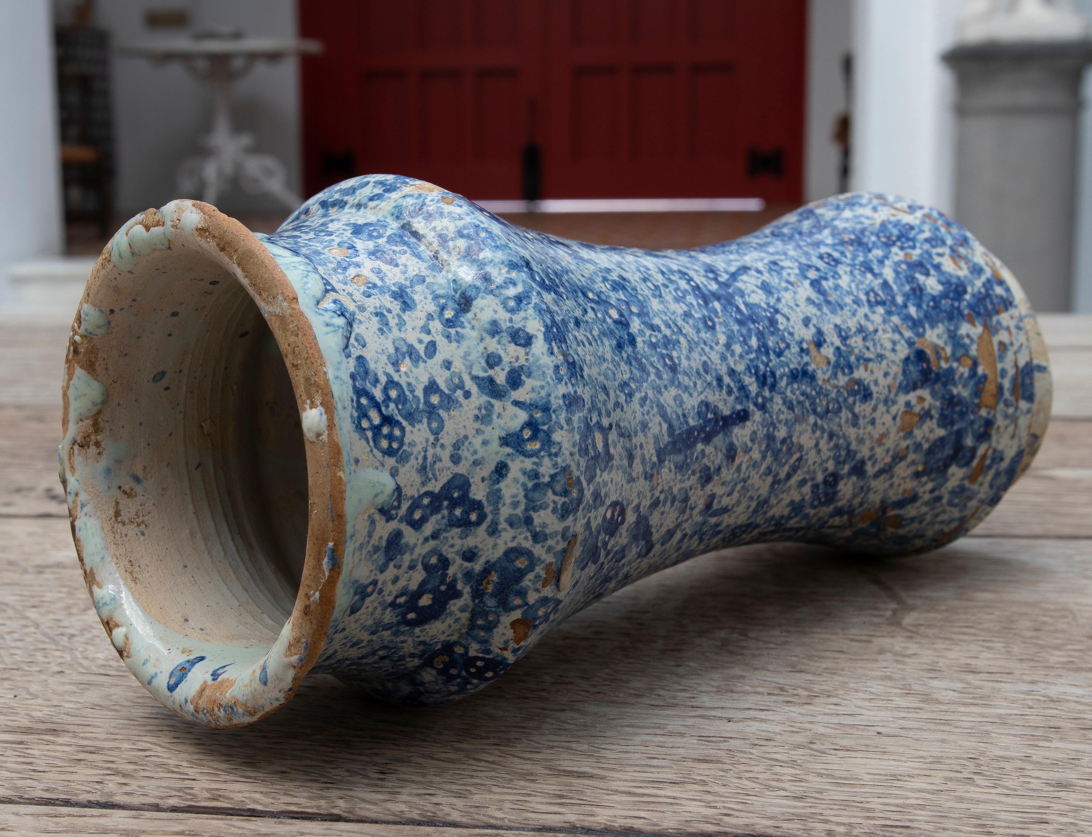 Jarre de pharmacie espagnole Talavera du 17ème siècle en céramique émaillée bleue en vente 3