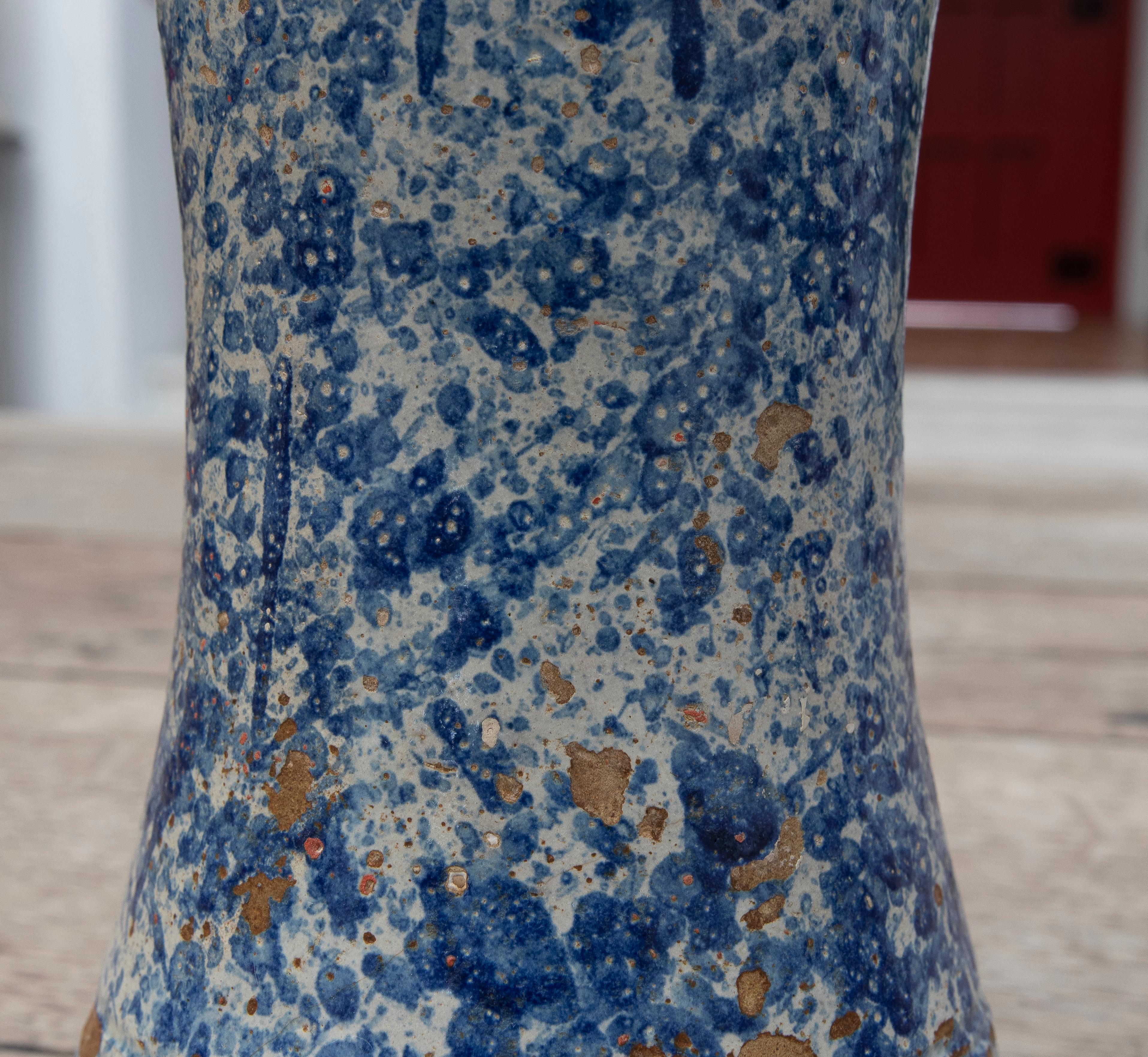 Spanisches Talavera- Pharmacy-Gefäß aus blau glasierter Keramik aus dem 17. Jahrhundert im Angebot 6
