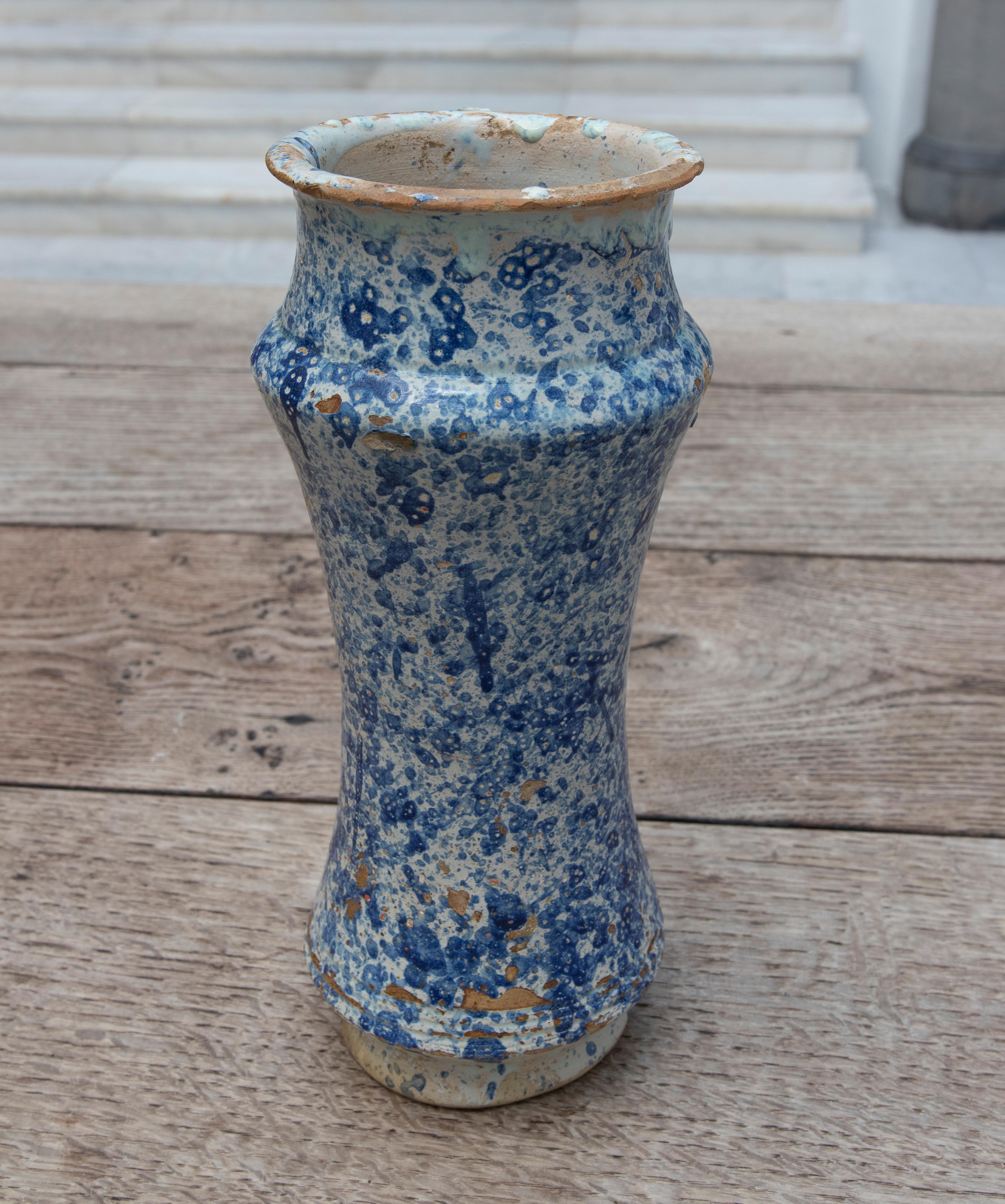 Vernissé Jarre de pharmacie espagnole Talavera du 17ème siècle en céramique émaillée bleue en vente