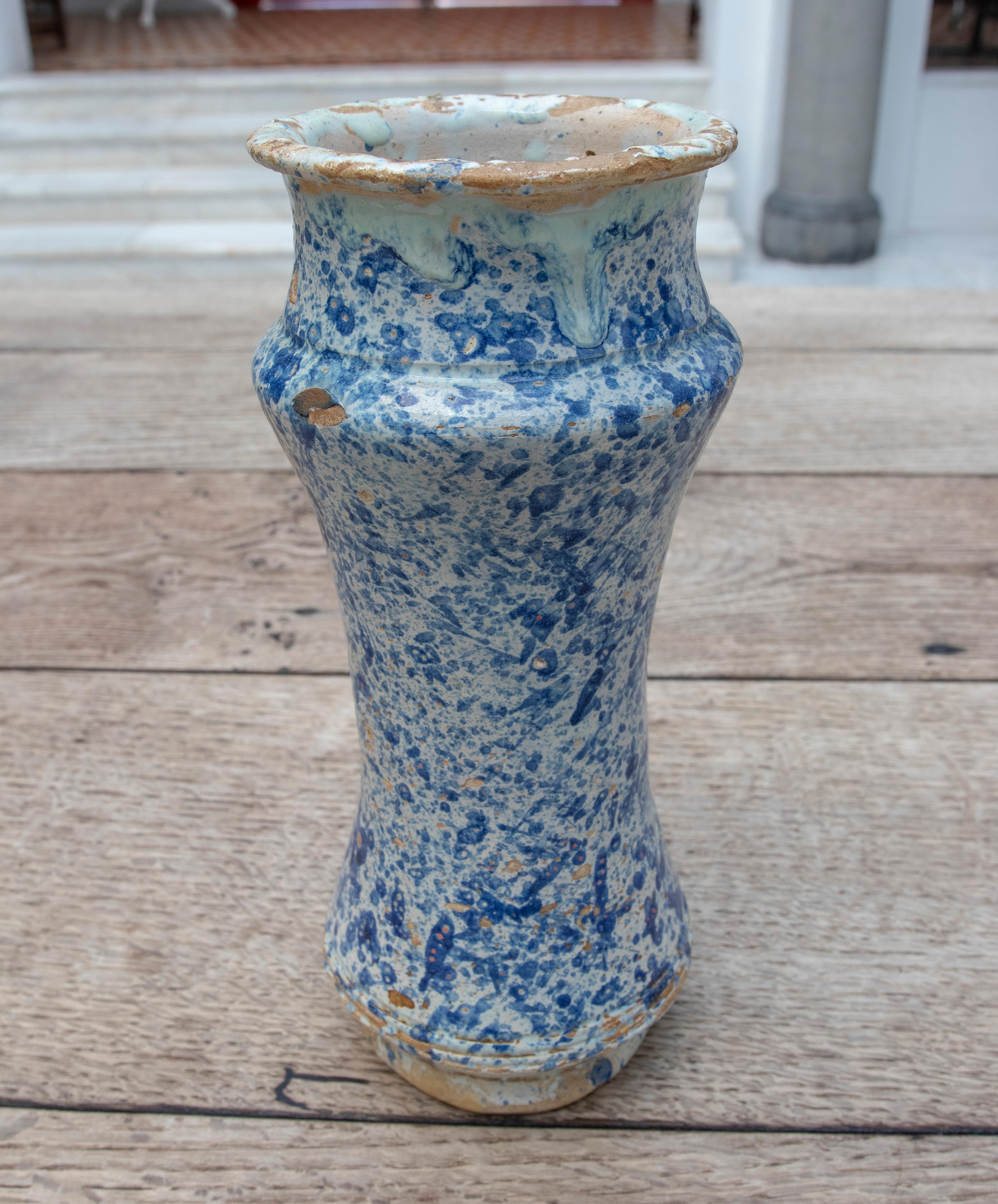 Vernissé Jarre de pharmacie espagnole Talavera du 17ème siècle en céramique émaillée bleue en vente