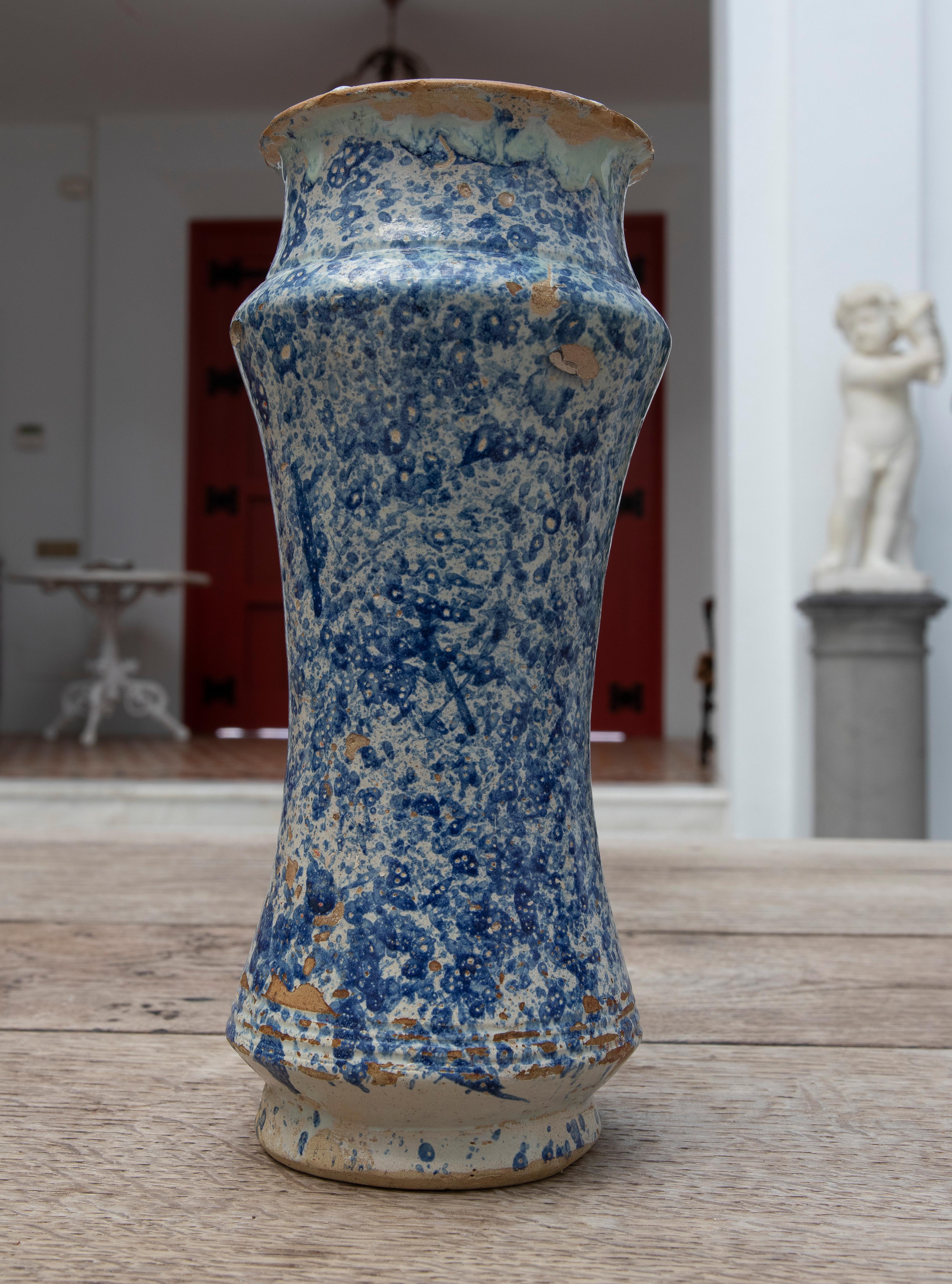 Spanisches Talavera- Pharmacy-Gefäß aus blau glasierter Keramik aus dem 17. Jahrhundert im Angebot 2