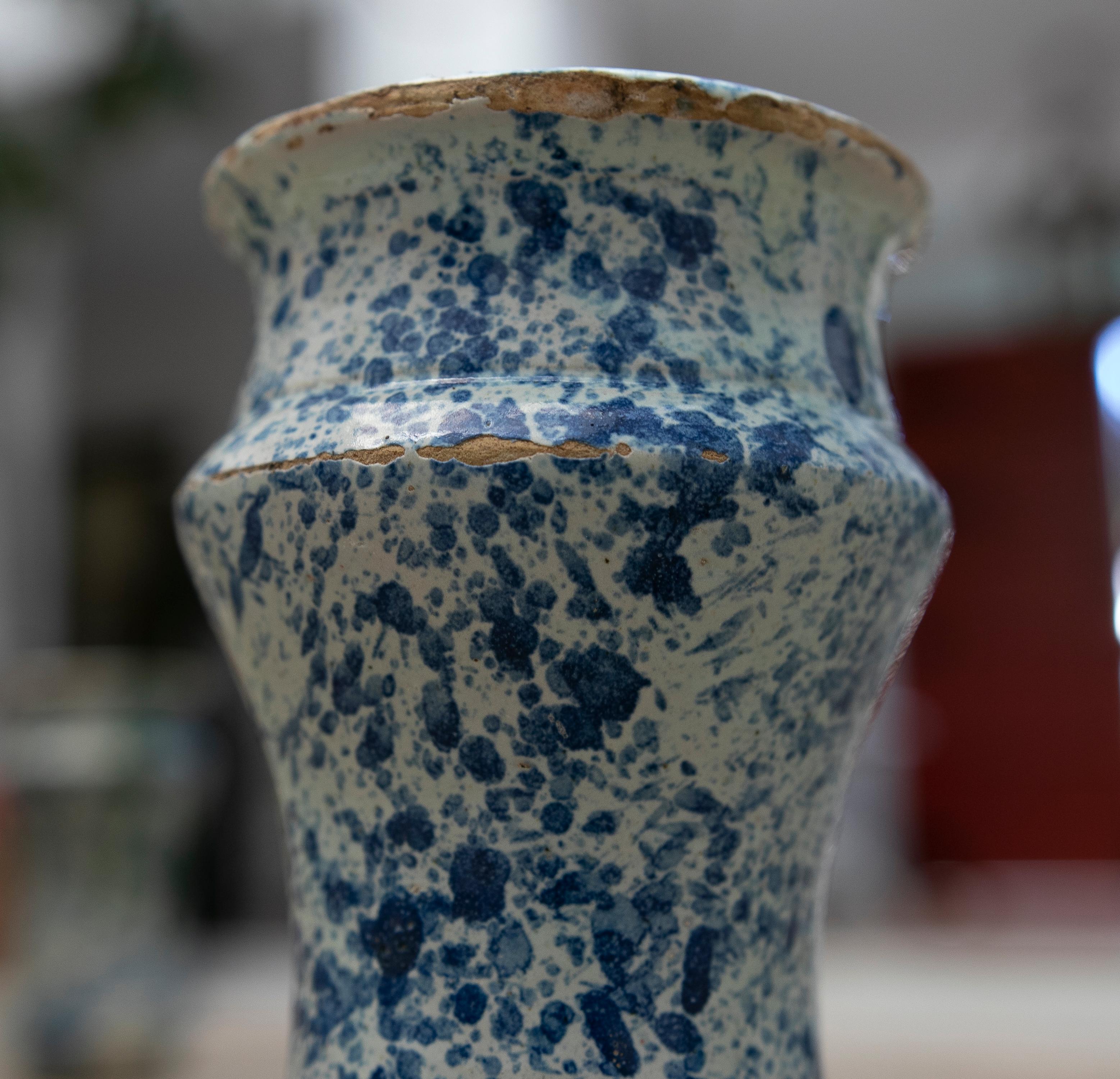 17th Century Spanish Talavera Pharmacy Jar in Blue Glazed Ceramic For Sale 3